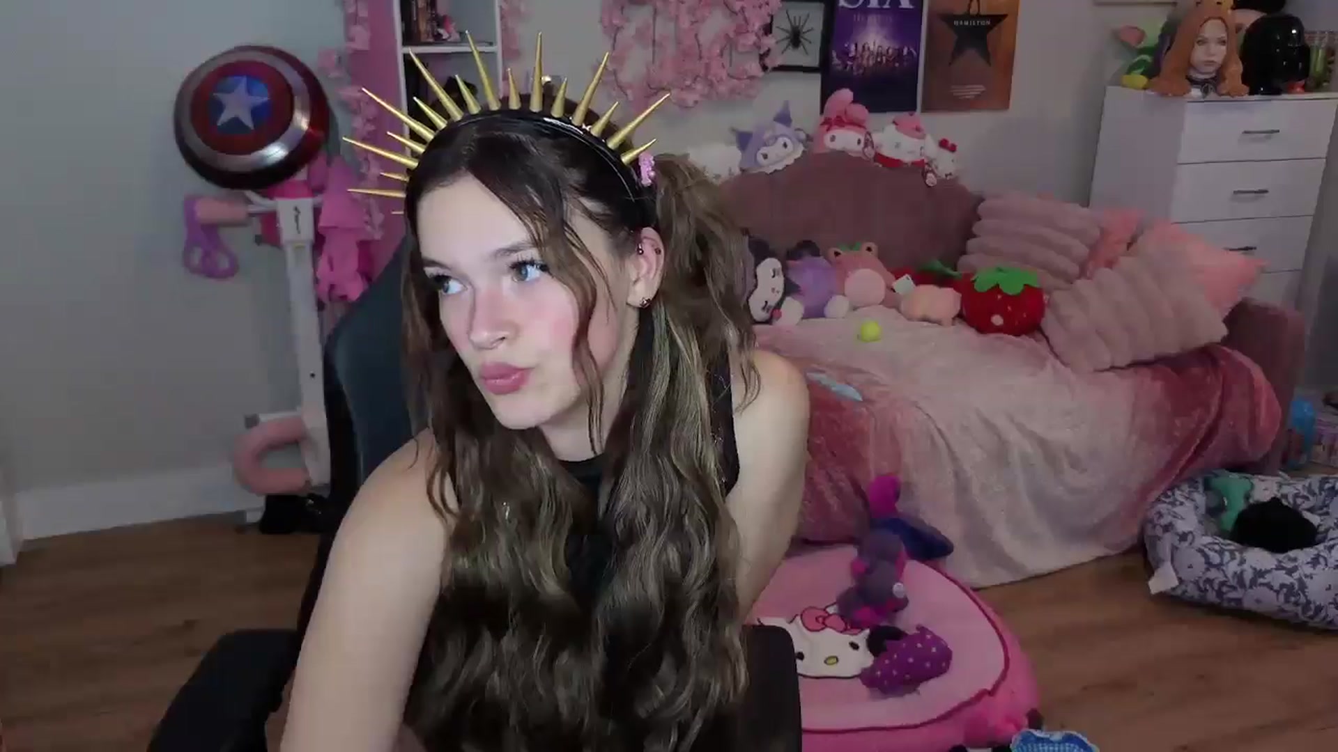 Gallery image thumbnail from Lil__Bunny's myfreecams stream on, 07/22/2025, 24:13 image 18 of 20
