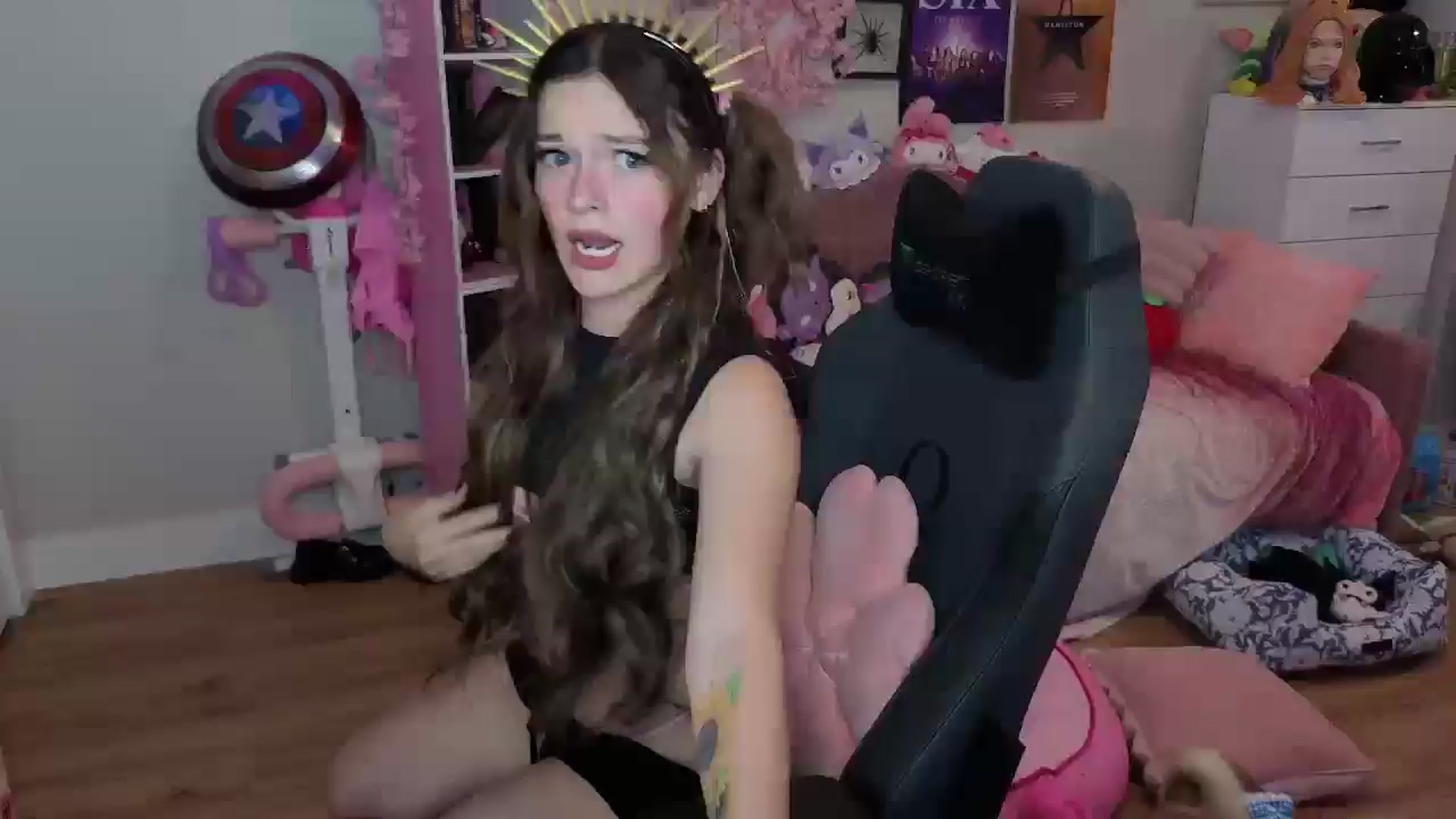 Gallery image thumbnail from Lil__Bunny's myfreecams stream on, 07/22/2025, 02:27 image 1 of 20