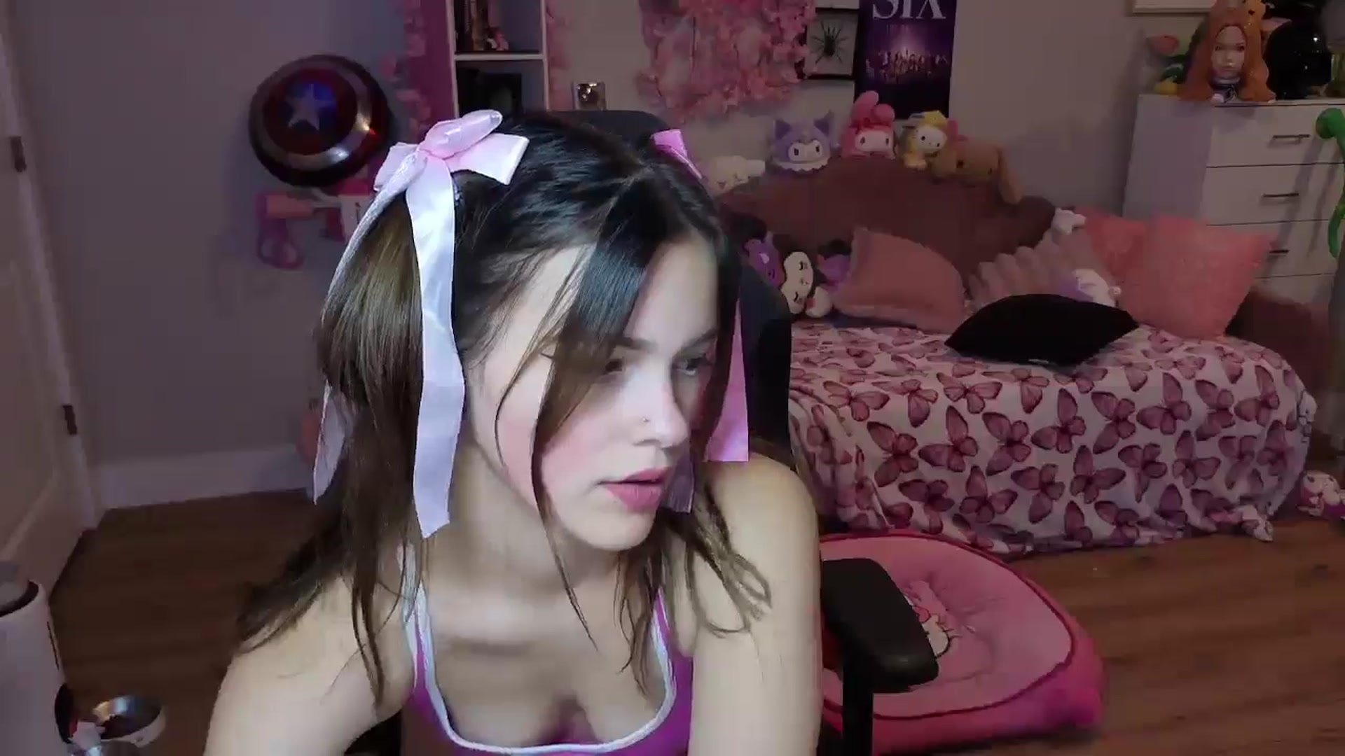 Gallery image thumbnail from Lil__Bunny's myfreecams stream on, 08/01/2025, 22:42 image 13 of 20