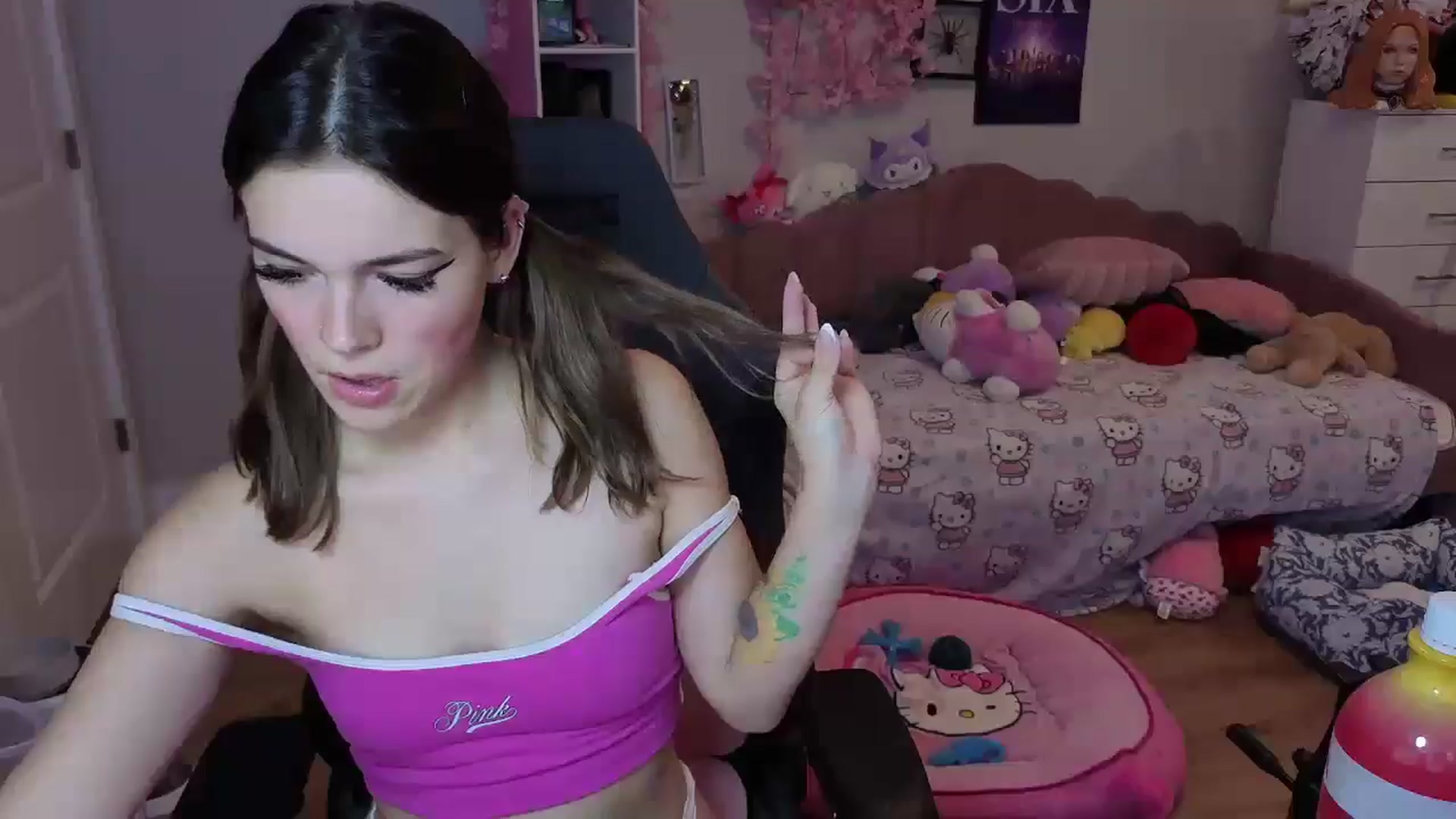 Gallery image thumbnail from Lil__Bunny's myfreecams stream on, 08/08/2025, 22:21 image 19 of 20