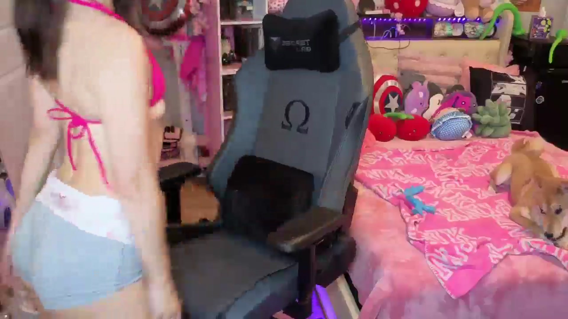 Gallery image thumbnail from Lil__Bunny's myfreecams stream on, 09/05/2025, 21:47 image 4 of 20