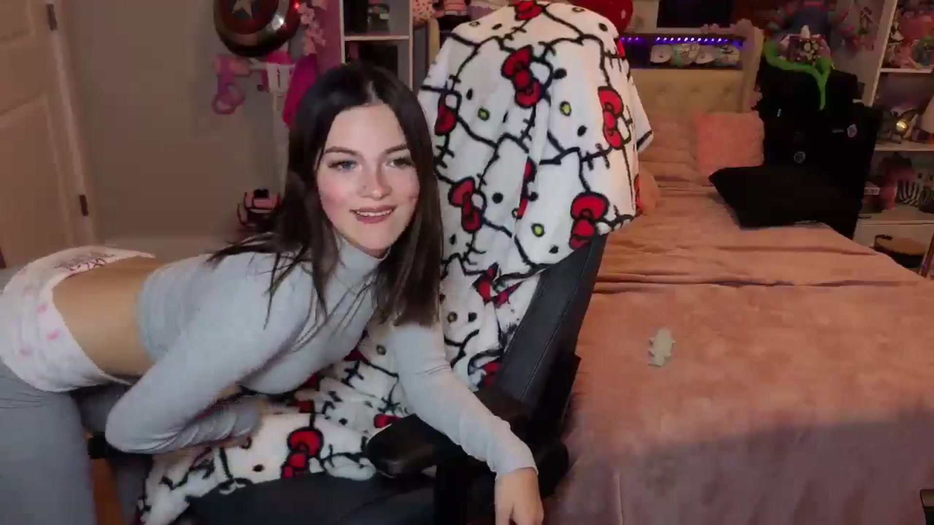 Gallery image thumbnail from Lil__Bunny's myfreecams stream on, 09/14/2025, 21:07 image 9 of 20