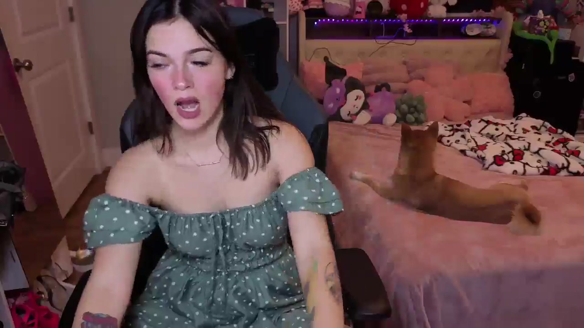 Gallery image thumbnail from Lil__Bunny's myfreecams stream on, 09/15/2025, 21:24 image 7 of 20