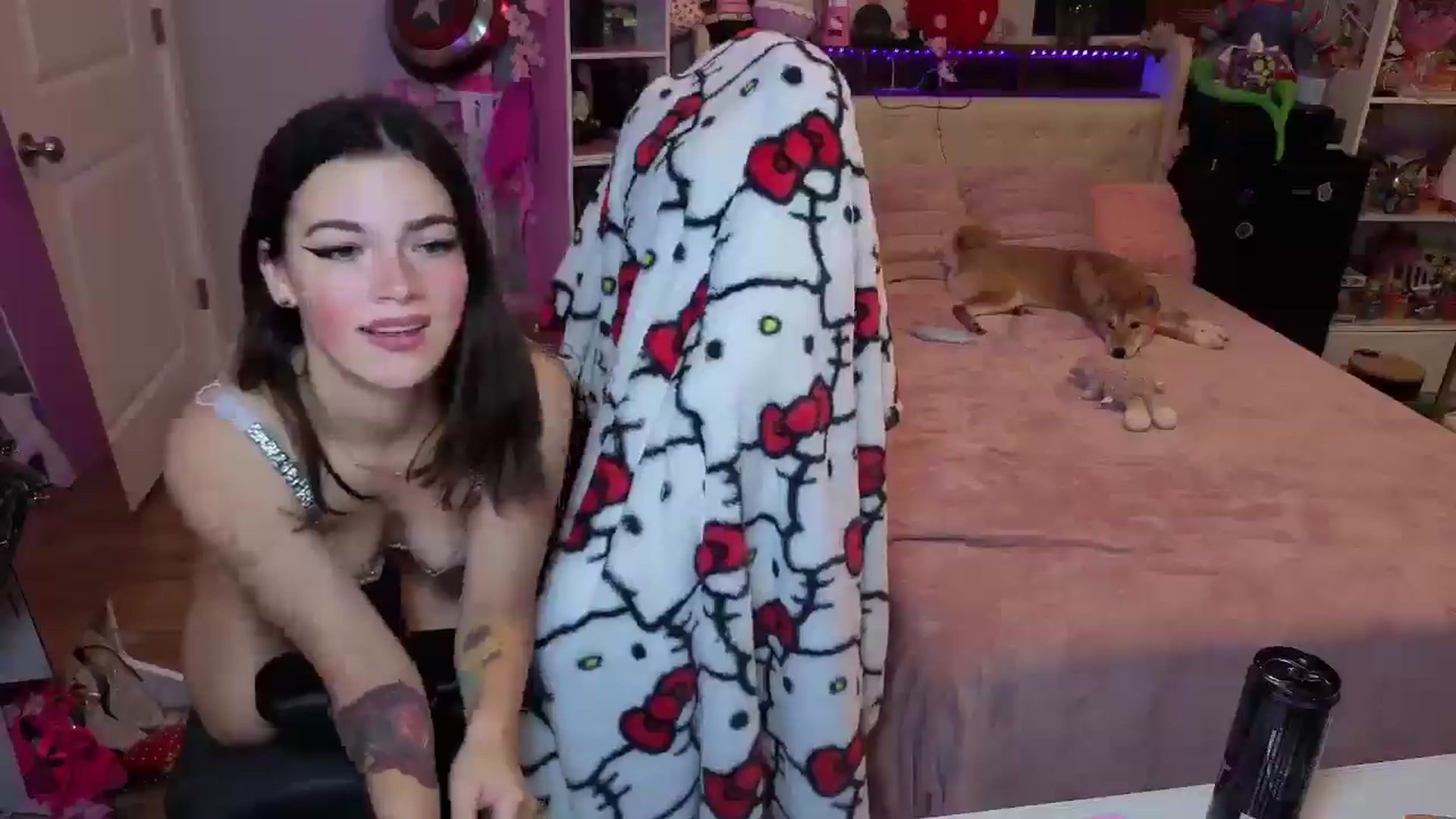 Gallery image thumbnail from Lil__Bunny's myfreecams stream on, 09/18/2025, 23:07 image 17 of 20