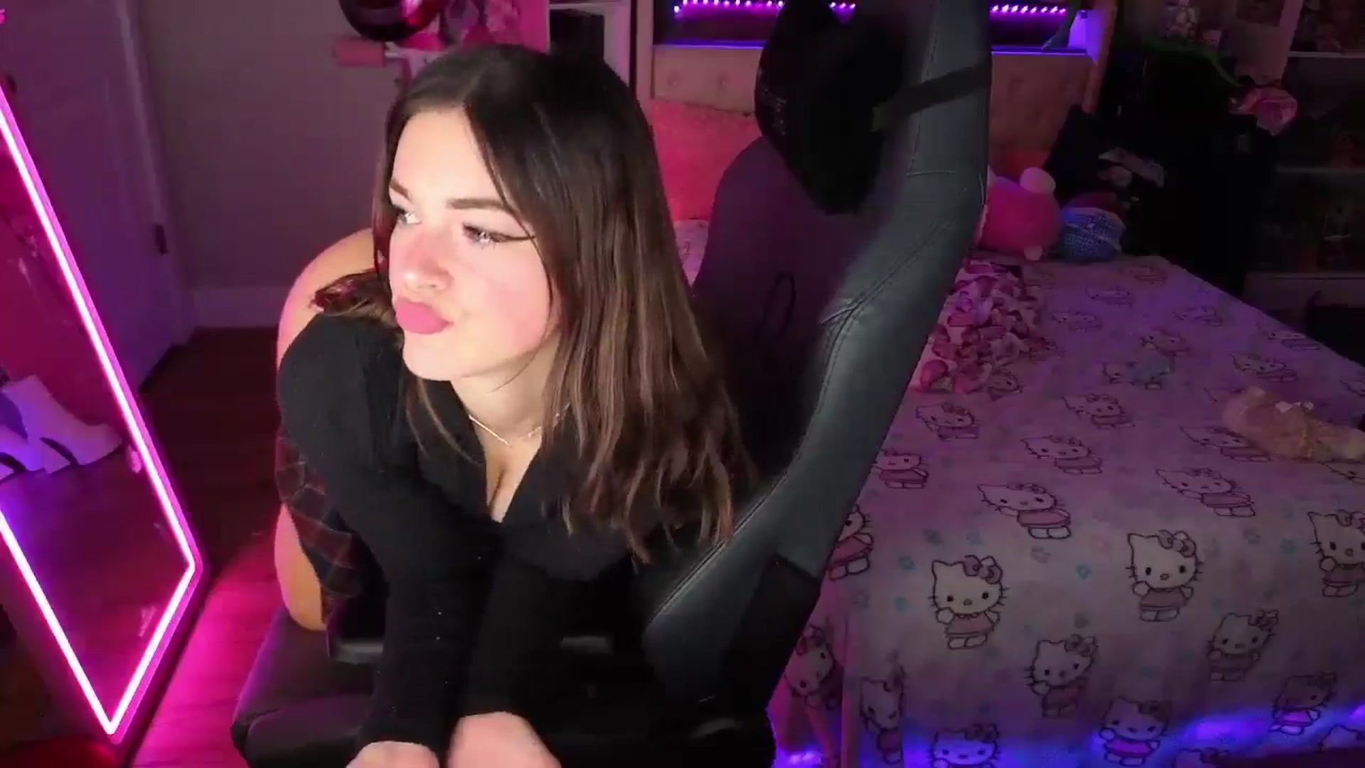 Gallery image thumbnail from Lil__Bunny's myfreecams stream on, 09/23/2025, 23:11 image 5 of 20