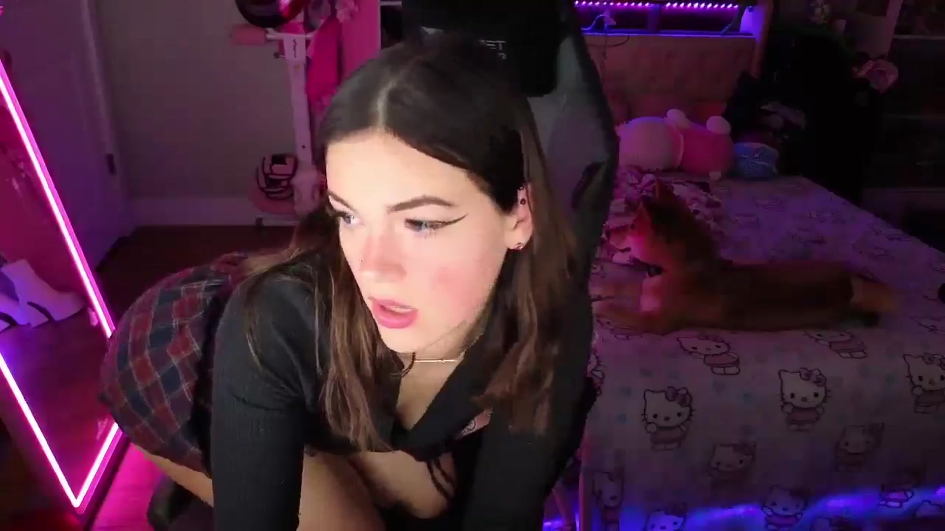 Gallery image thumbnail from Lil__Bunny's myfreecams stream on, 09/23/2025, 23:11 image 17 of 20