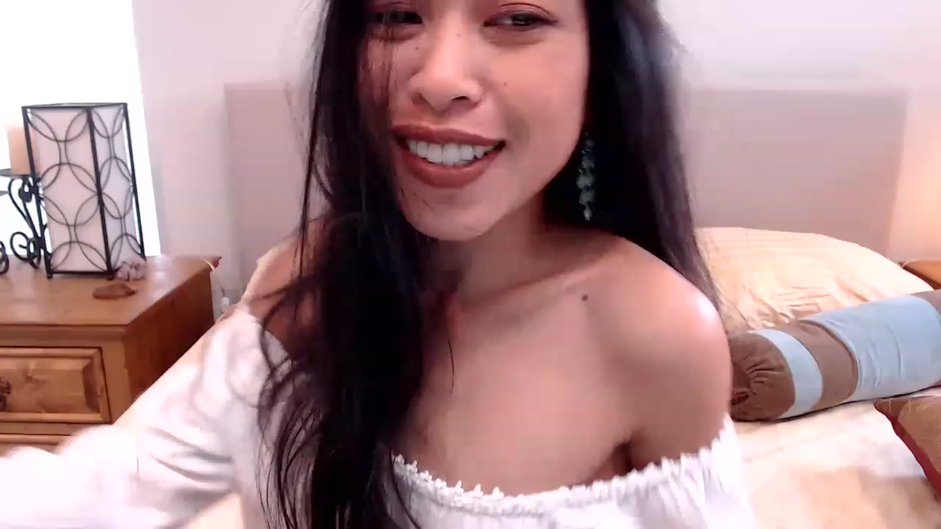 Gallery image thumbnail from Lil__bit's myfreecams stream on, 02/07/2023, 18:11 image 10 of 20