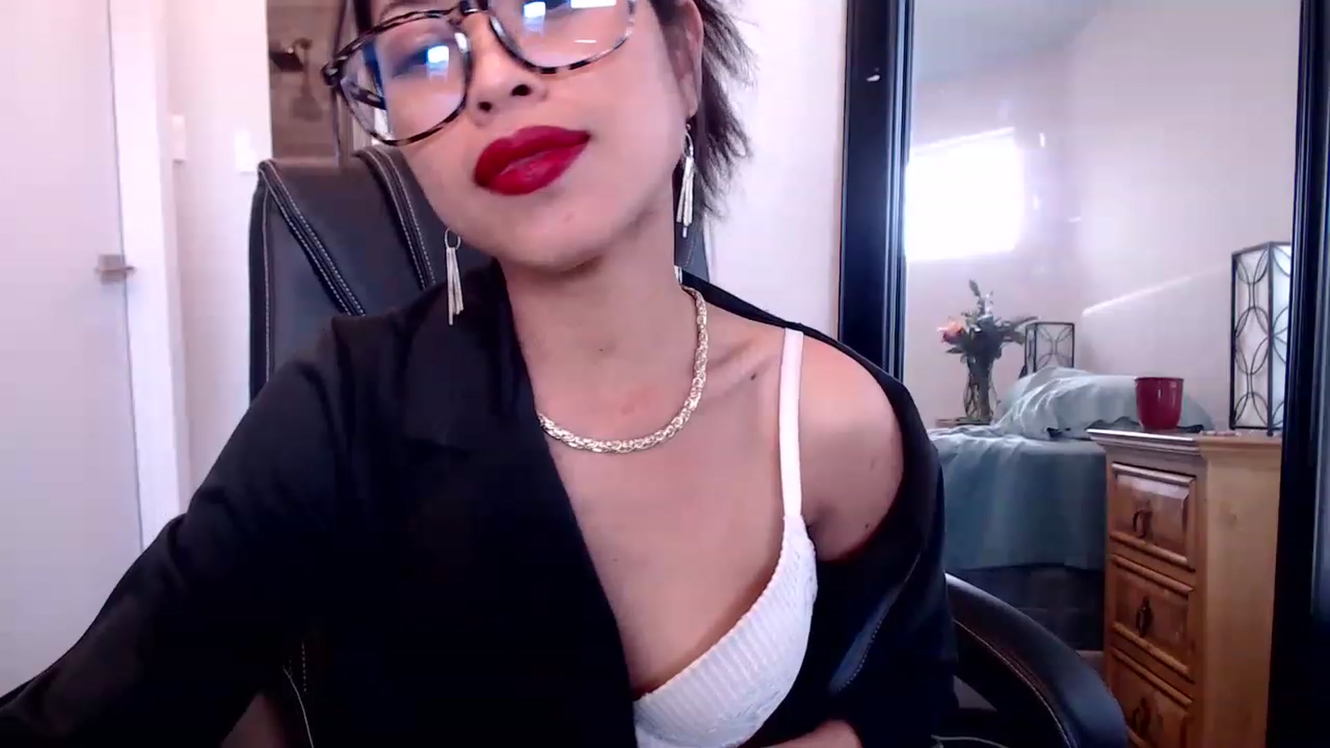Gallery image thumbnail from Lil__bit's myfreecams stream on, 02/23/2023, 20:57 image 4 of 20