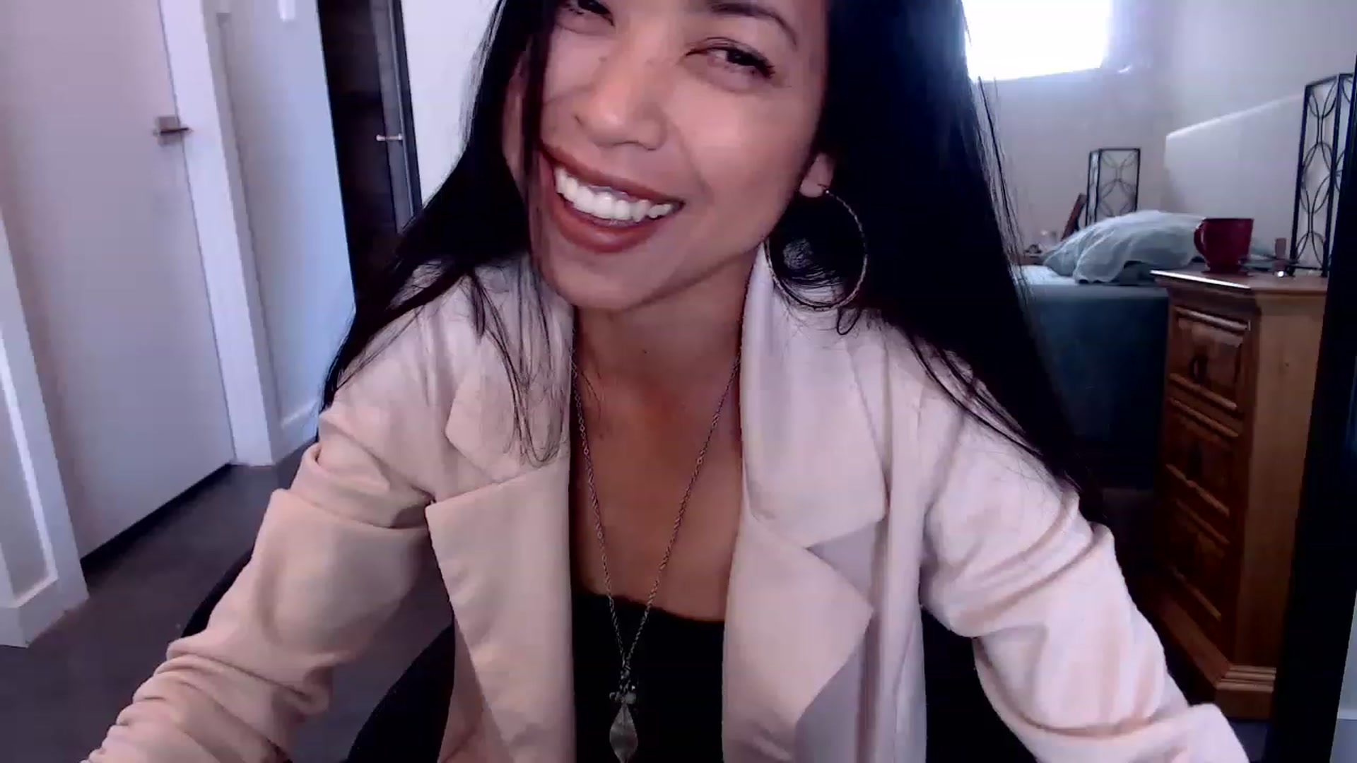 Gallery image thumbnail from Lil__bit's myfreecams stream on, 03/10/2023, 19:27 image 2 of 20