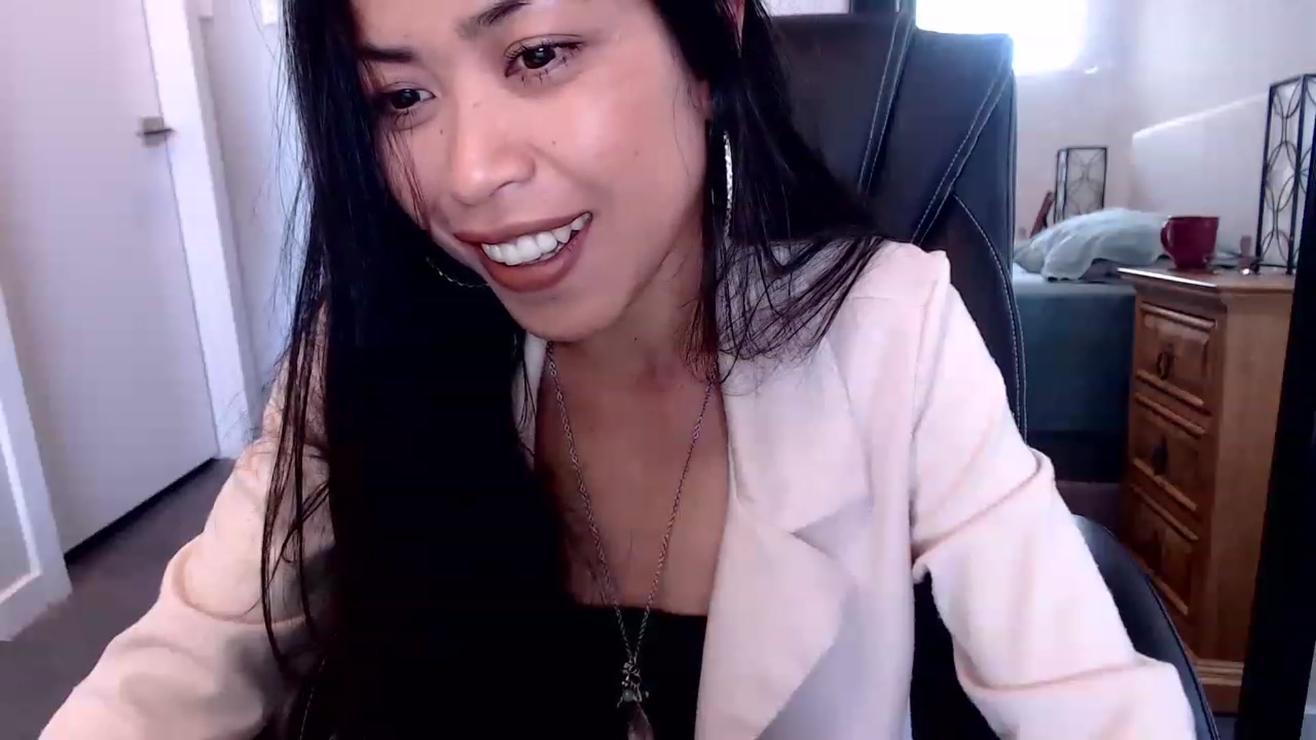 Gallery image thumbnail from Lil__bit's myfreecams stream on, 03/10/2023, 19:27 image 20 of 20