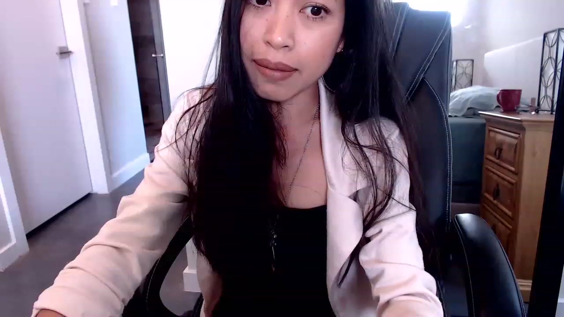 Gallery image thumbnail from Lil__bit's myfreecams stream on, 03/10/2023, 19:27 image 9 of 20