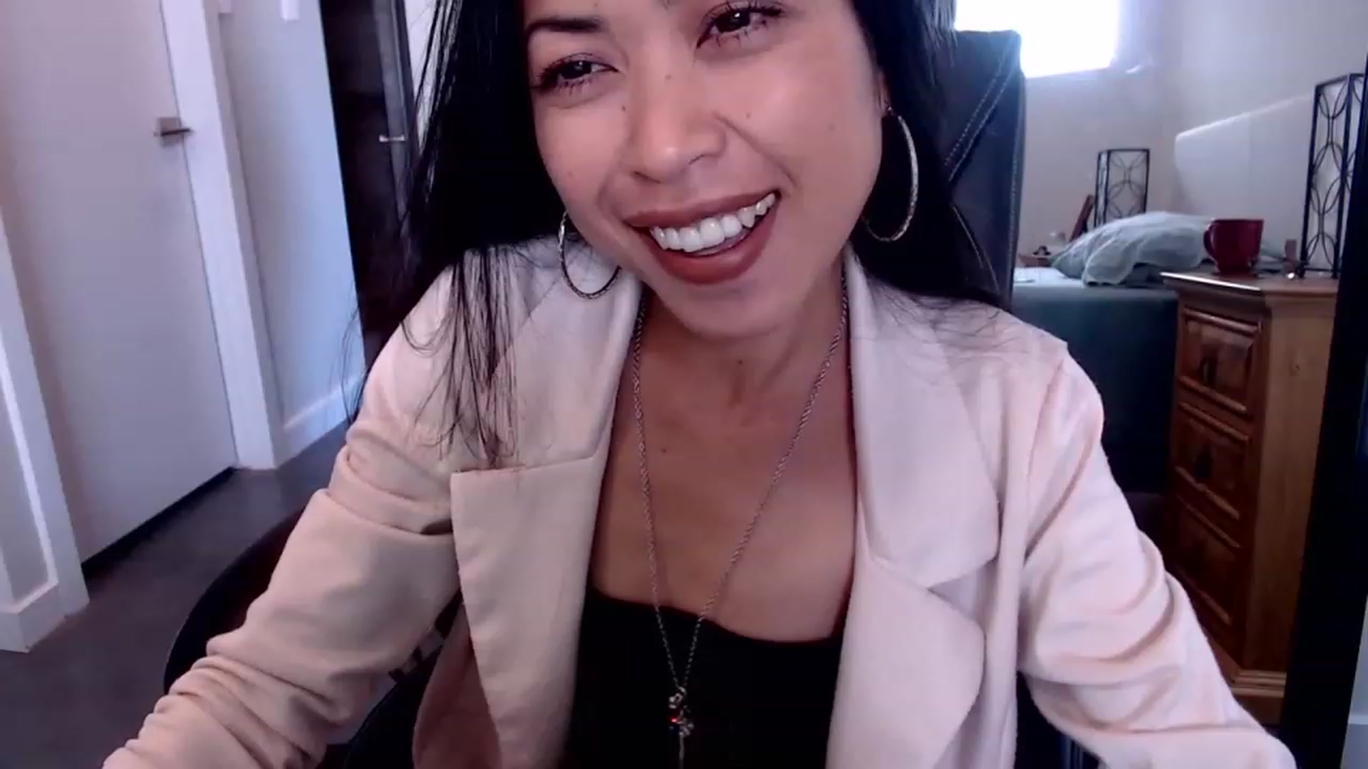 Gallery image thumbnail from Lil__bit's myfreecams stream on, 03/10/2023, 19:27 image 1 of 20