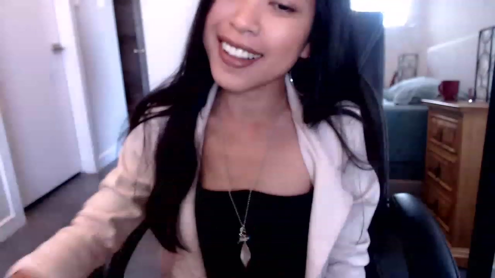 Gallery image thumbnail from Lil__bit's myfreecams stream on, 03/10/2023, 19:27 image 17 of 20