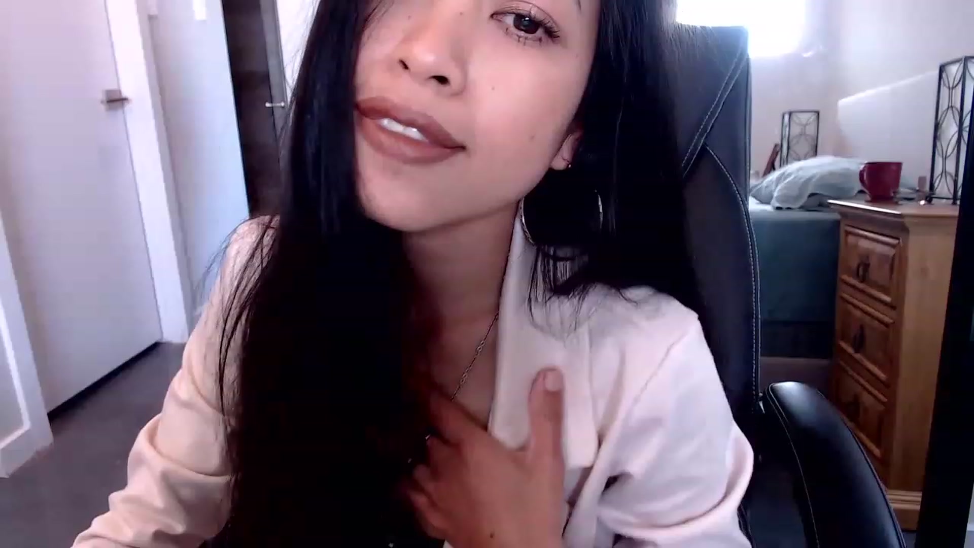 Gallery image thumbnail from Lil__bit's myfreecams stream on, 03/10/2023, 19:27 image 13 of 20