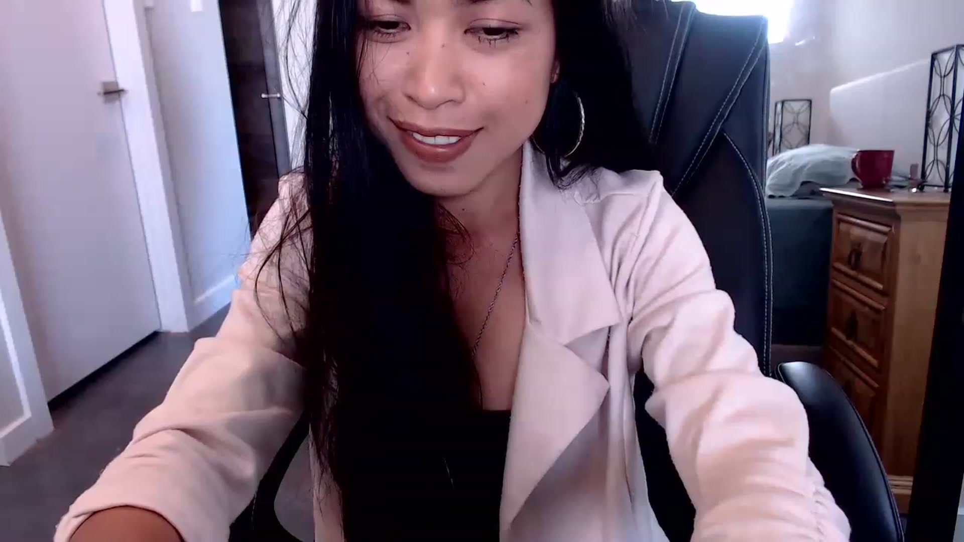 Gallery image thumbnail from Lil__bit's myfreecams stream on, 03/10/2023, 19:27 image 12 of 20