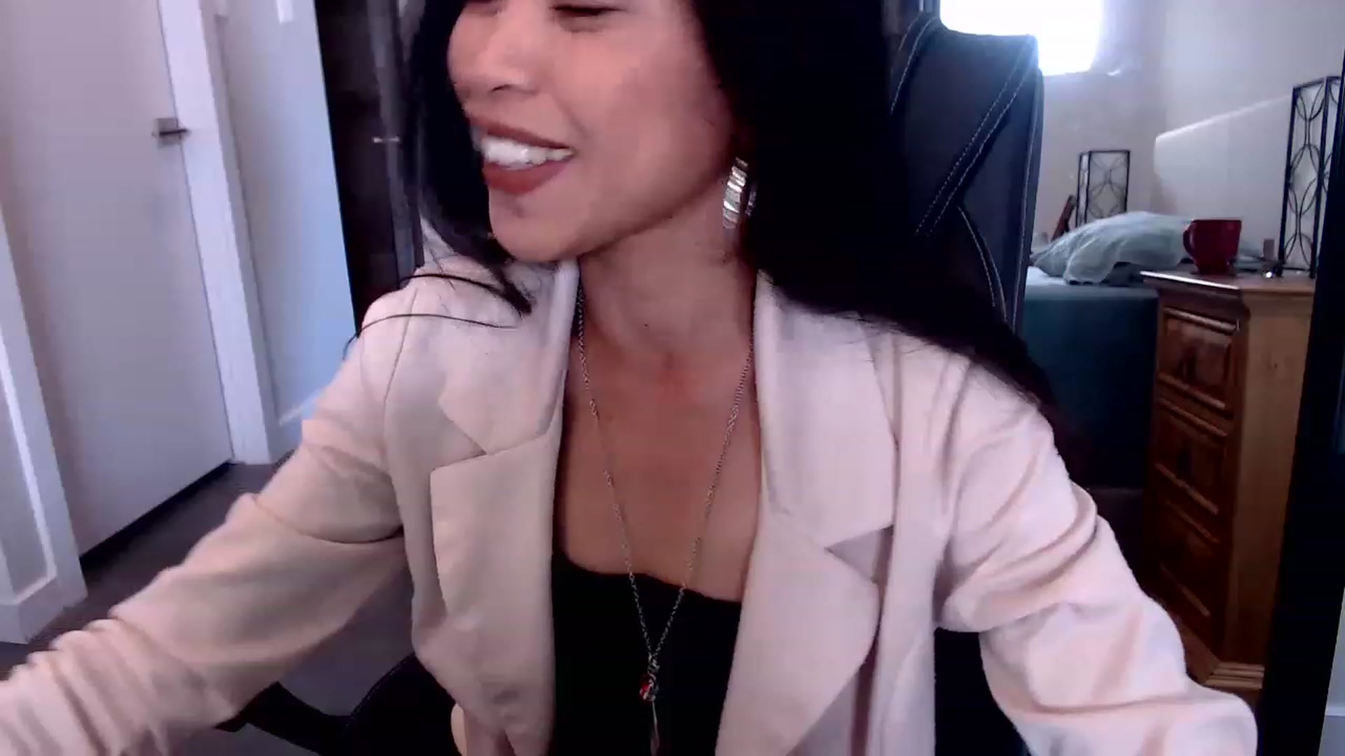 Gallery image thumbnail from Lil__bit's myfreecams stream on, 03/10/2023, 19:27 image 6 of 20