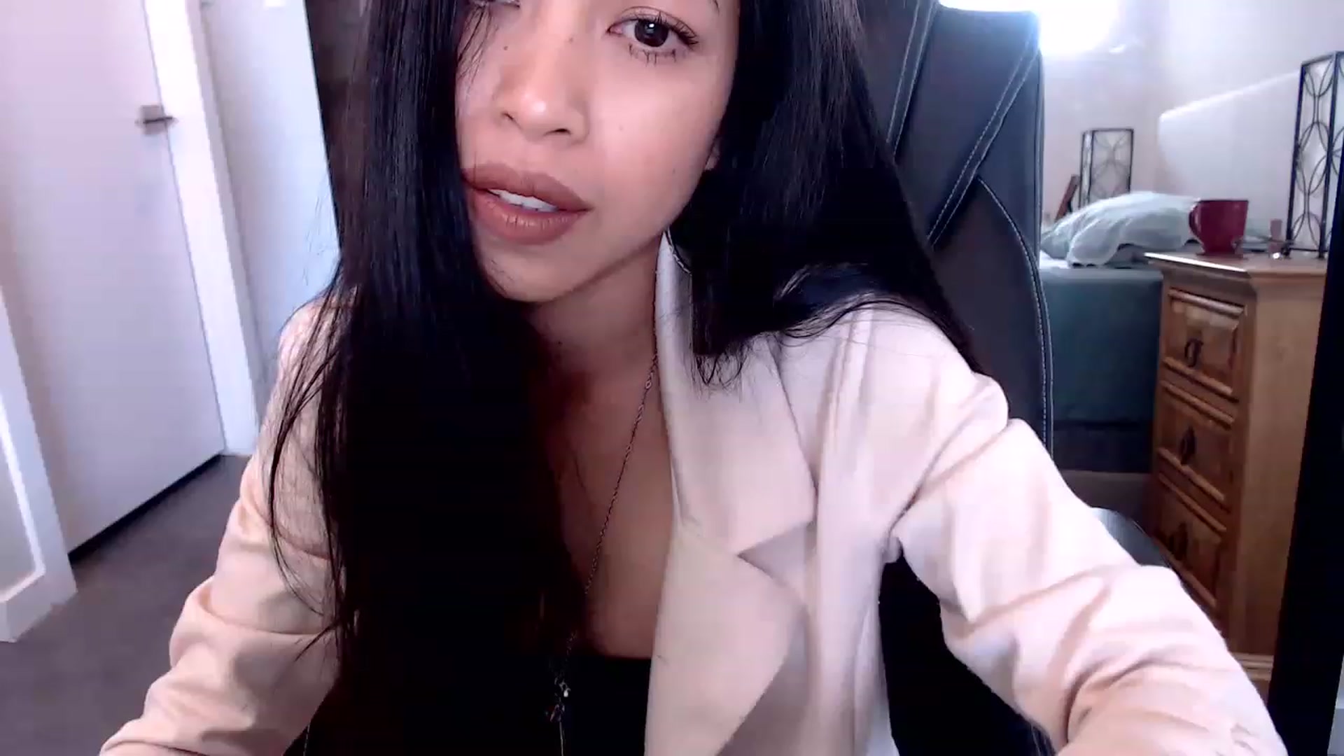 Gallery image thumbnail from Lil__bit's myfreecams stream on, 03/10/2023, 19:27 image 14 of 20