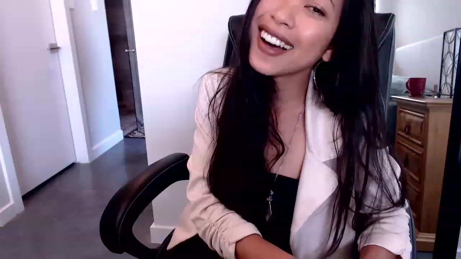 Gallery image thumbnail from Lil__bit's myfreecams stream on, 03/10/2023, 19:27 image 10 of 20