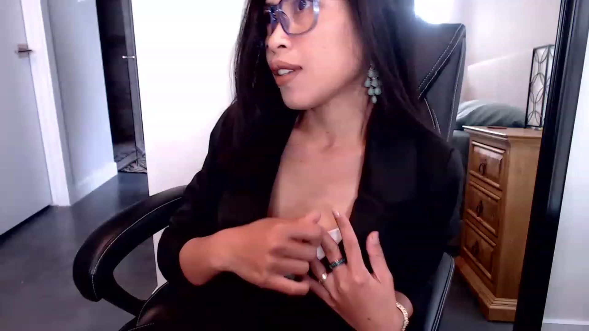 Gallery image thumbnail from Lil__bit's myfreecams stream on, 03/14/2023, 15:42 image 10 of 20