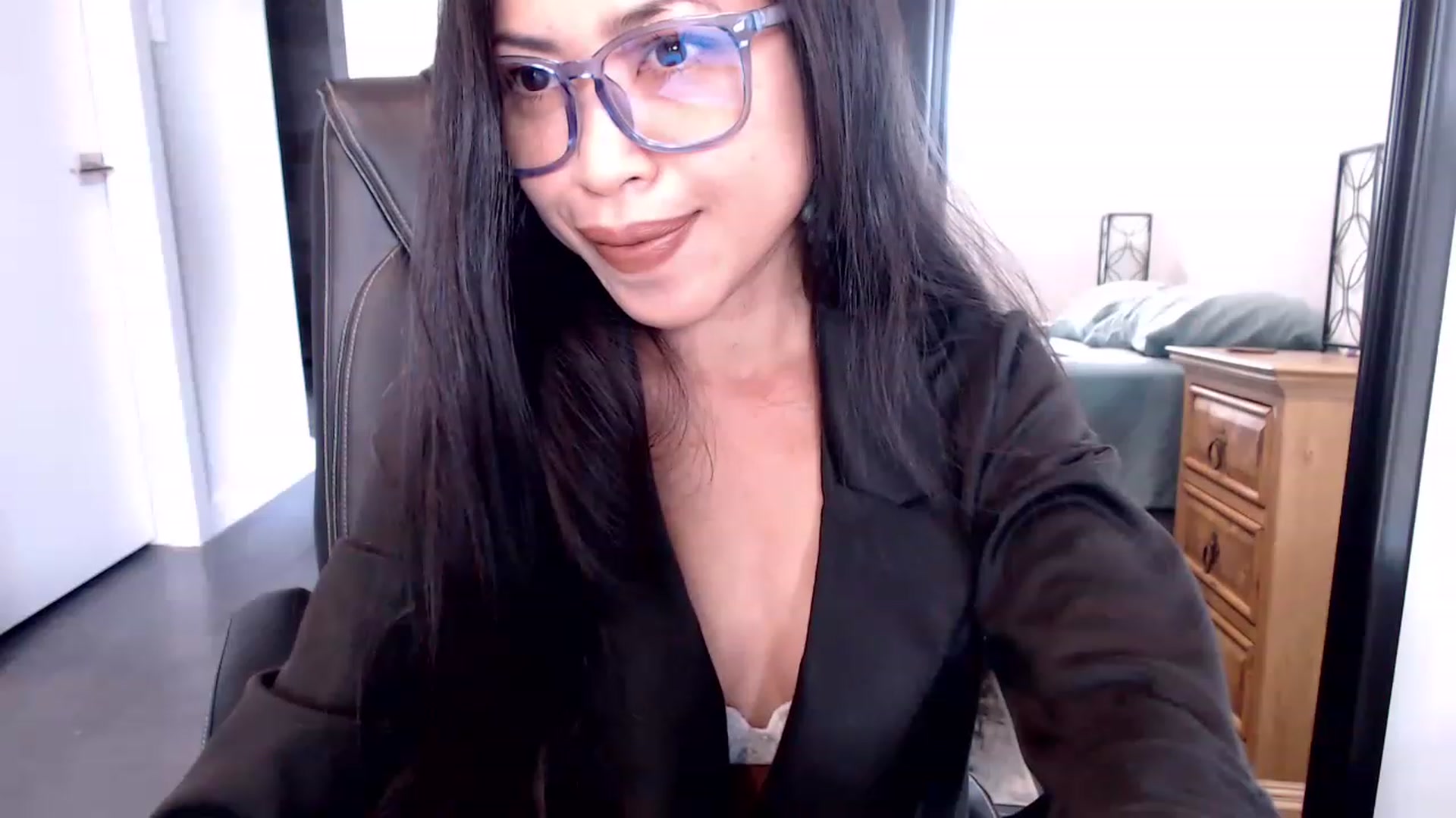 Gallery image thumbnail from Lil__bit's myfreecams stream on, 03/14/2023, 15:42 image 17 of 20