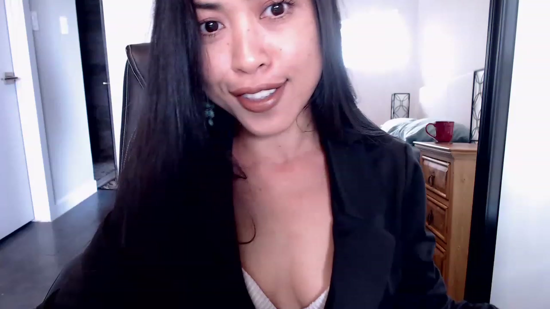 Gallery image thumbnail from Lil__bit's myfreecams stream on, 03/14/2023, 17:36 image 2 of 20