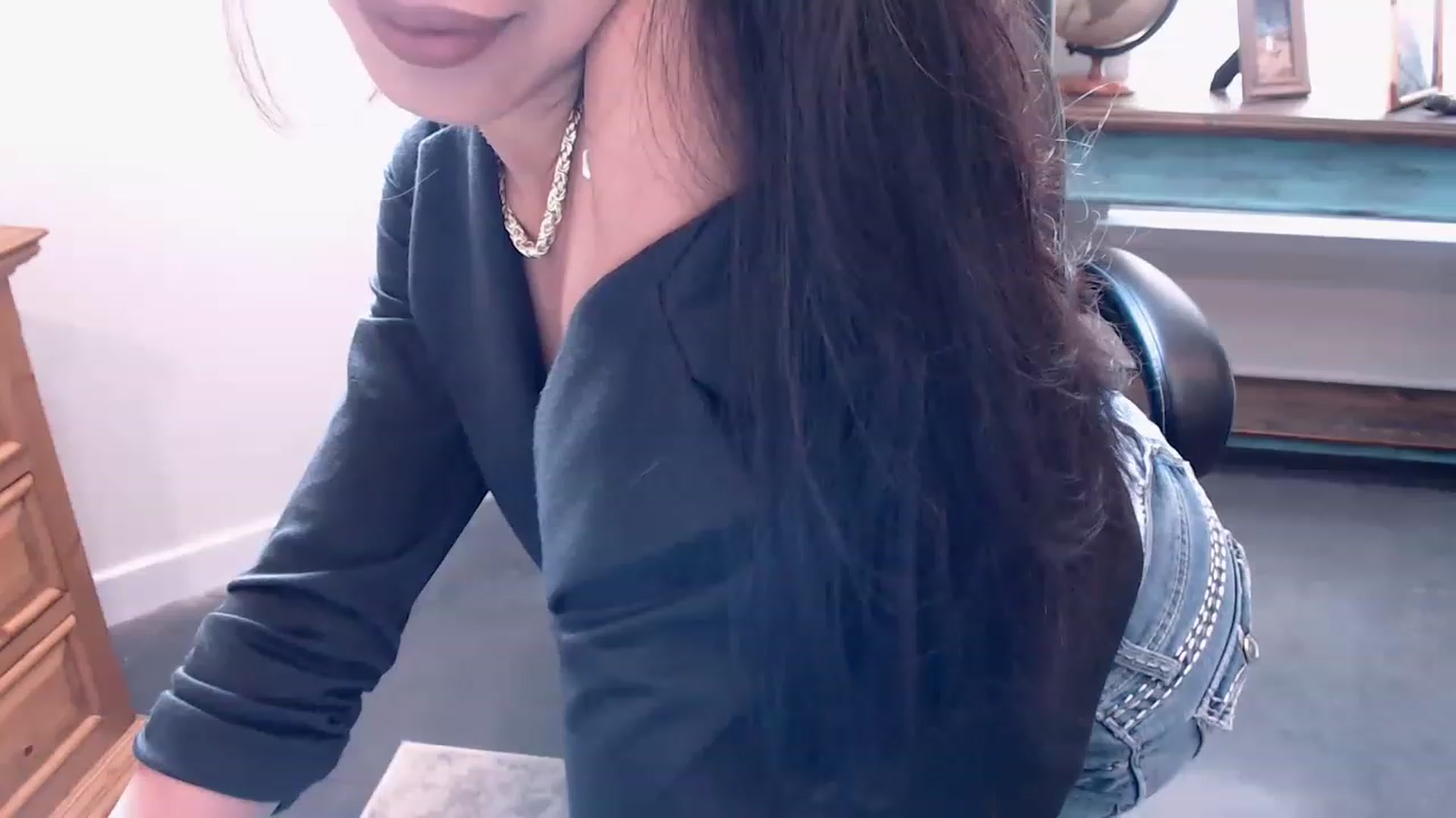 Gallery image thumbnail from Lil__bit's myfreecams stream on, 03/15/2023, 15:09 image 13 of 20