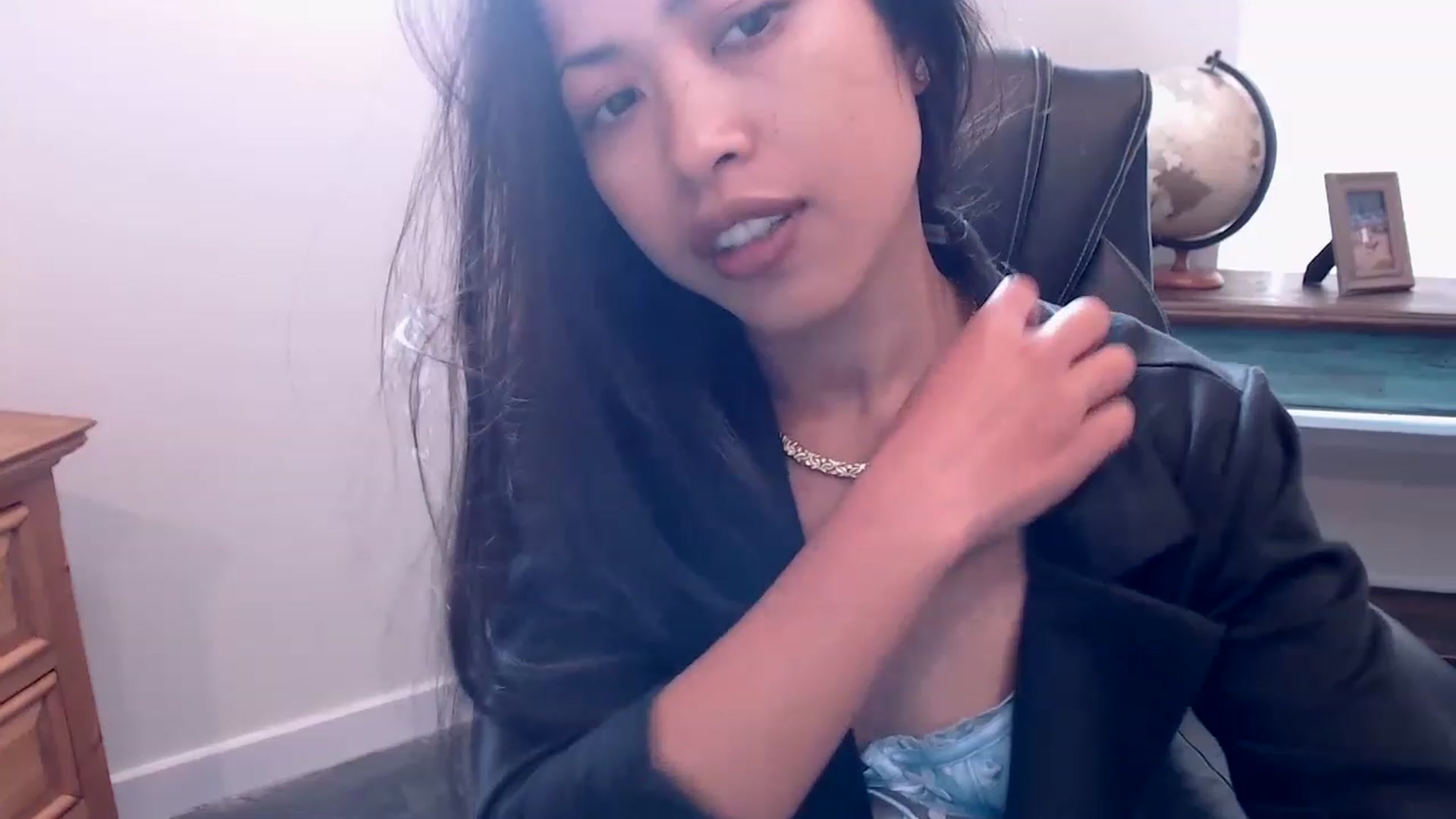 Gallery image thumbnail from Lil__bit's myfreecams stream on, 03/15/2023, 15:09 image 18 of 20