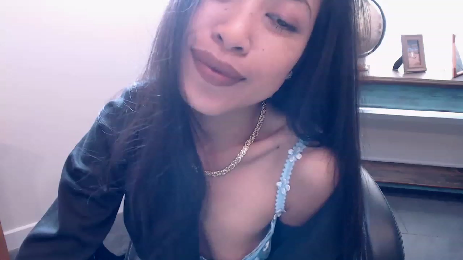 Gallery image thumbnail from Lil__bit's myfreecams stream on, 03/15/2023, 15:09 image 5 of 20