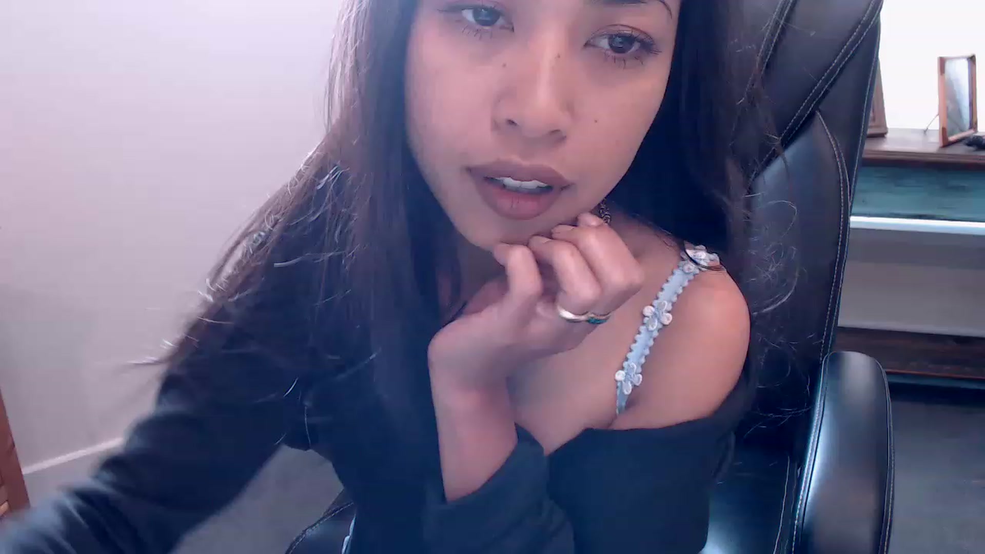 Gallery image thumbnail from Lil__bit's myfreecams stream on, 03/15/2023, 15:09 image 14 of 20