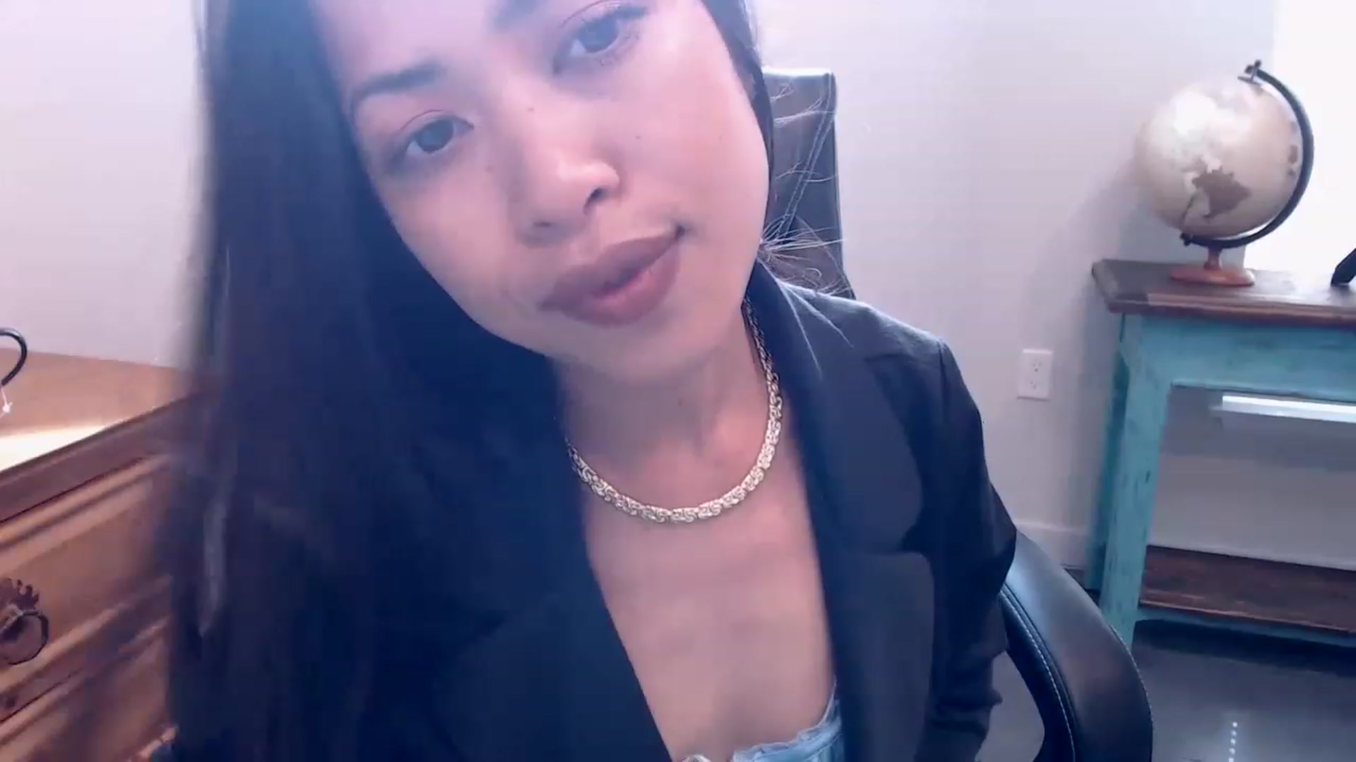 Gallery image thumbnail from Lil__bit's myfreecams stream on, 03/15/2023, 16:05 image 12 of 20
