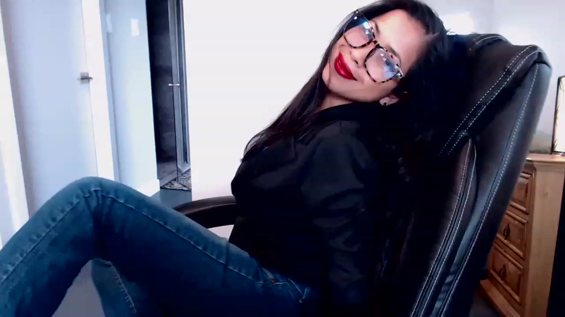 Gallery image thumbnail from Lil__bit's myfreecams stream on, 03/17/2023, 16:39 image 4 of 20