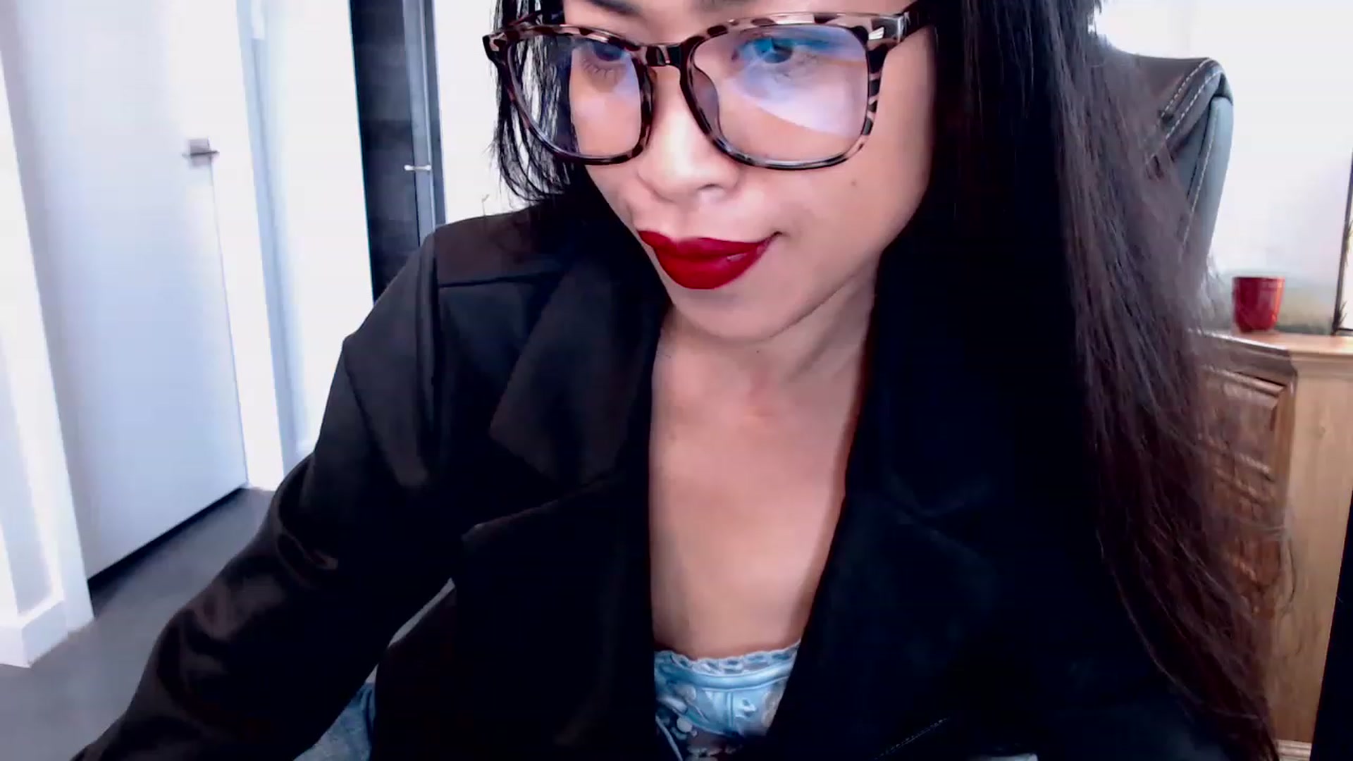 Gallery image thumbnail from Lil__bit's myfreecams stream on, 03/17/2023, 16:39 image 18 of 20