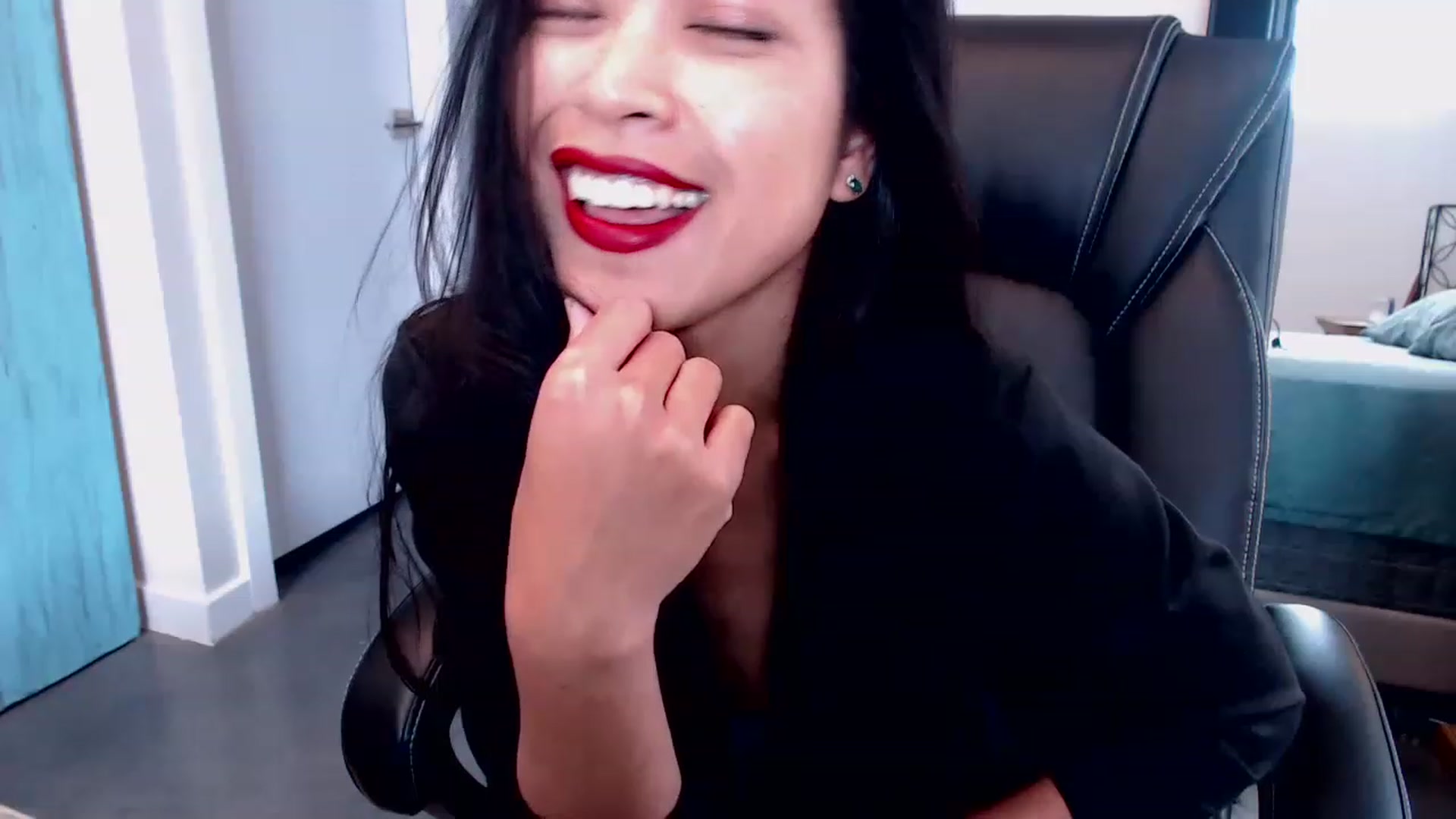 Gallery image thumbnail from Lil__bit's myfreecams stream on, 03/17/2023, 17:39 image 10 of 20