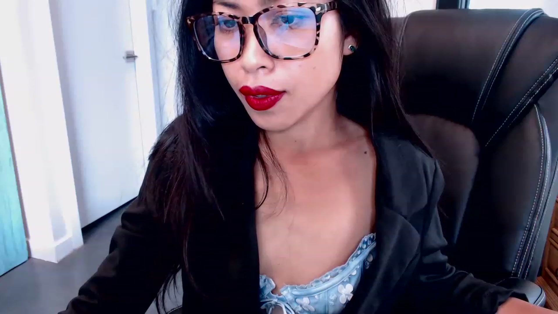 Gallery image thumbnail from Lil__bit's myfreecams stream on, 03/17/2023, 17:39 image 18 of 20