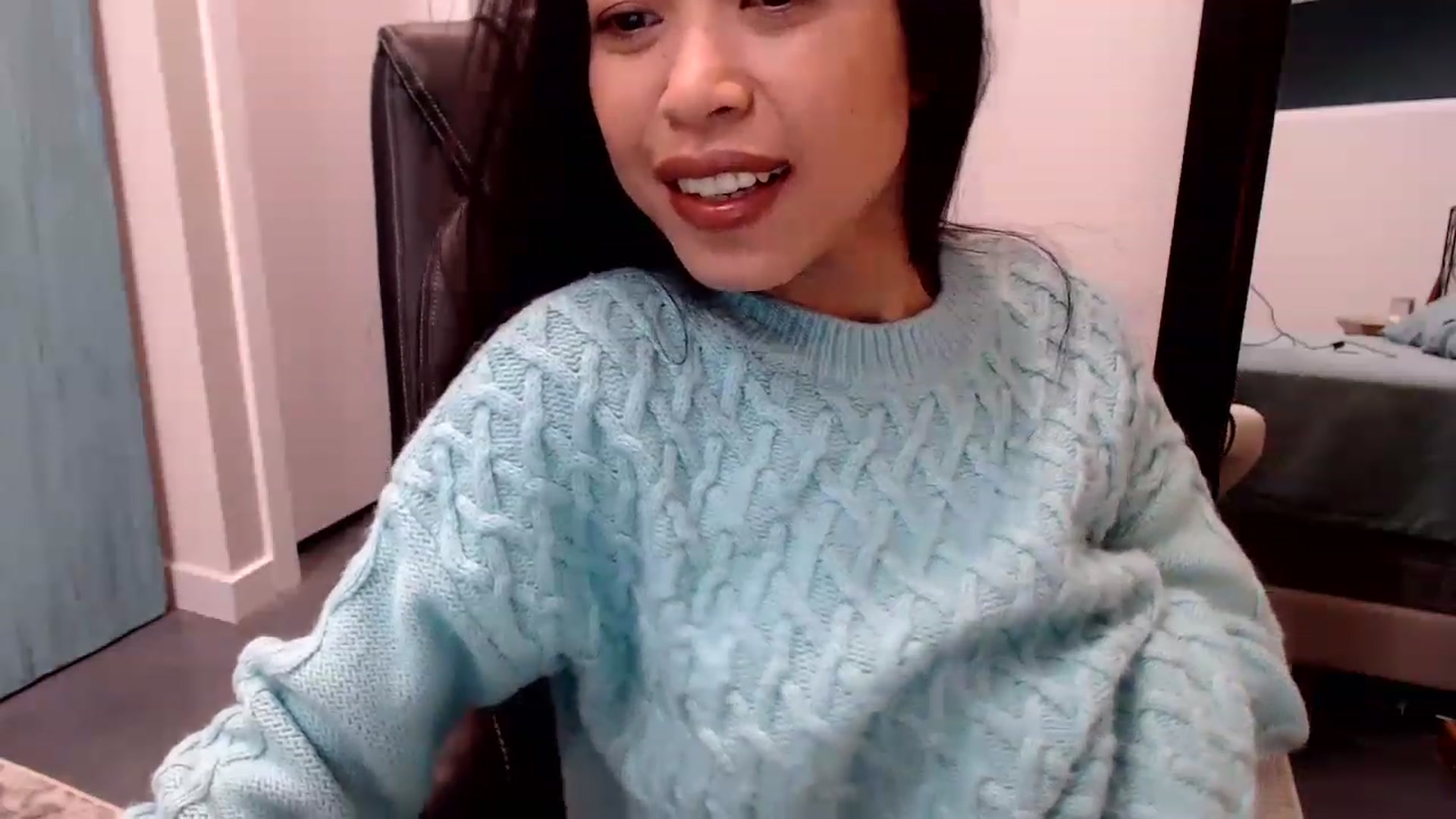 Gallery image thumbnail from Lil__bit's myfreecams stream on, 03/18/2023, 04:15 image 10 of 20