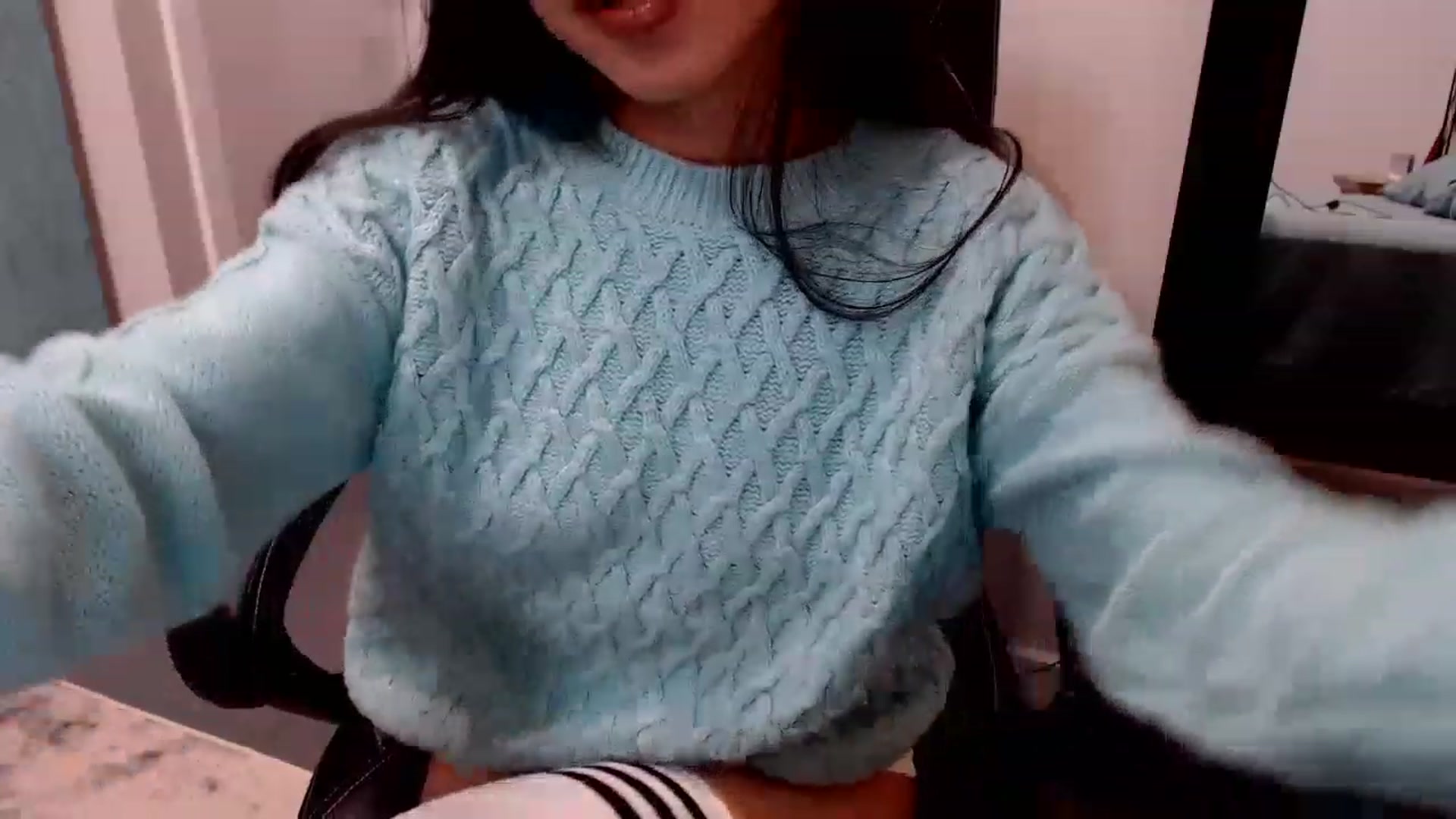 Gallery image thumbnail from Lil__bit's myfreecams stream on, 03/18/2023, 04:15 image 7 of 20