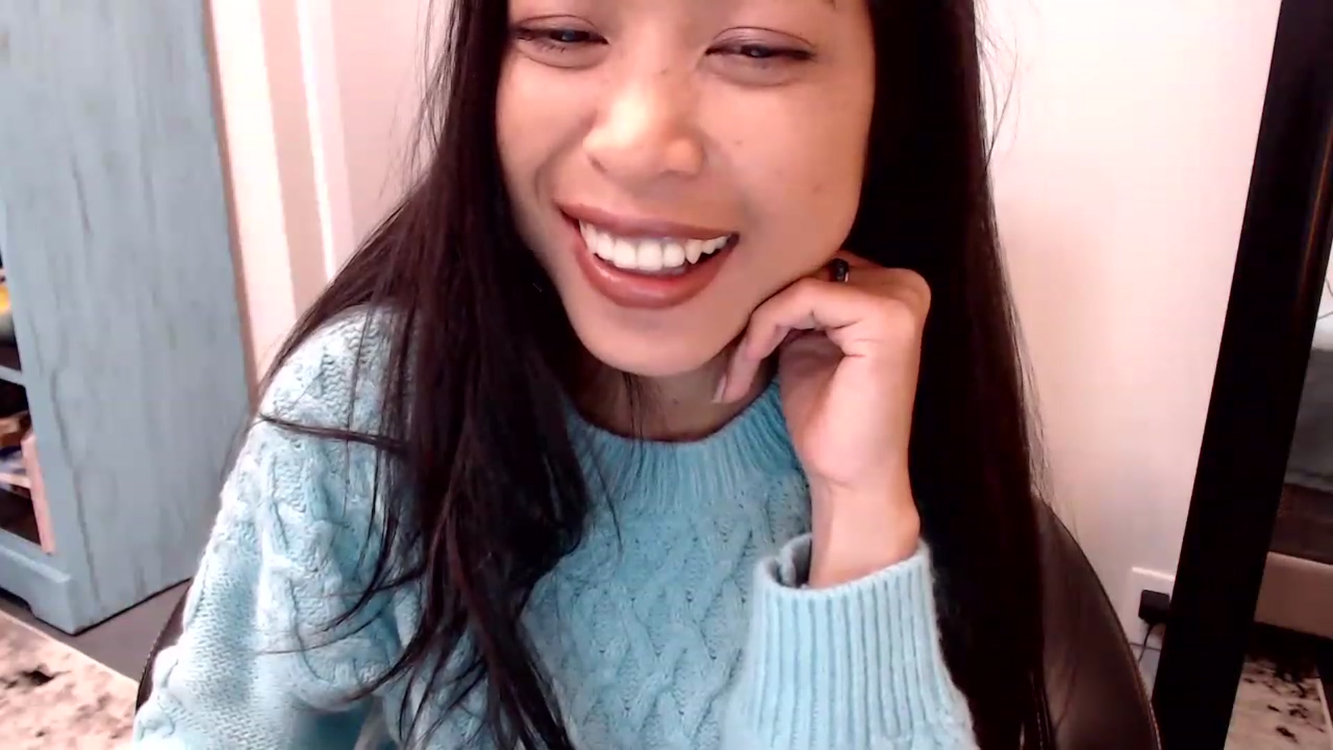 Gallery image thumbnail from Lil__bit's myfreecams stream on, 03/18/2023, 04:15 image 16 of 20