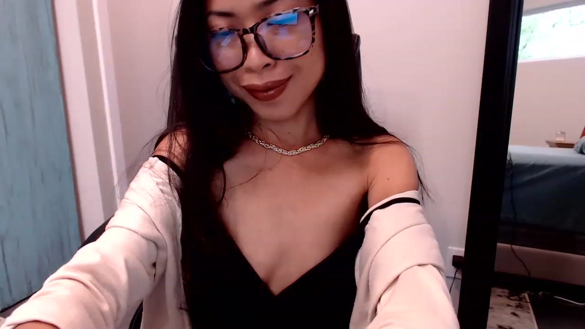 Gallery image thumbnail from Lil__bit's myfreecams stream on, 03/21/2023, 15:43 image 3 of 20
