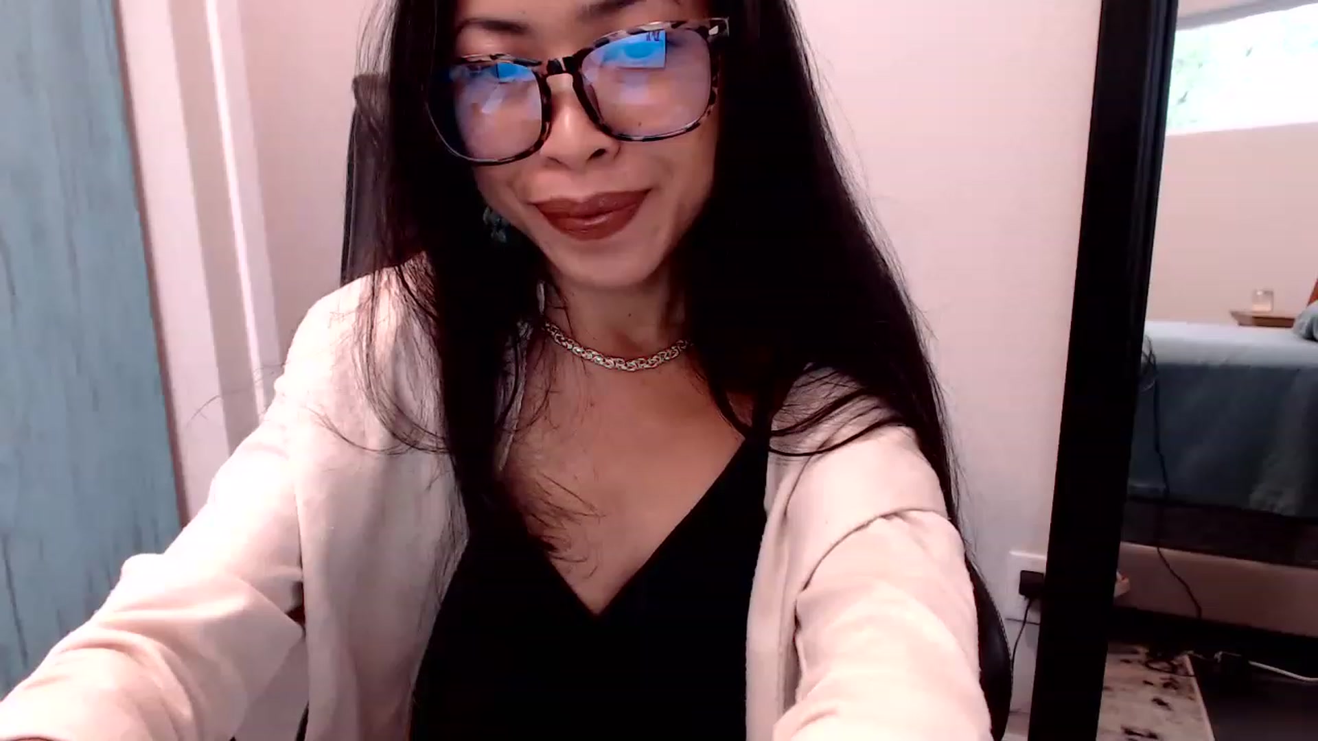 Gallery image thumbnail from Lil__bit's myfreecams stream on, 03/21/2023, 15:43 image 2 of 20