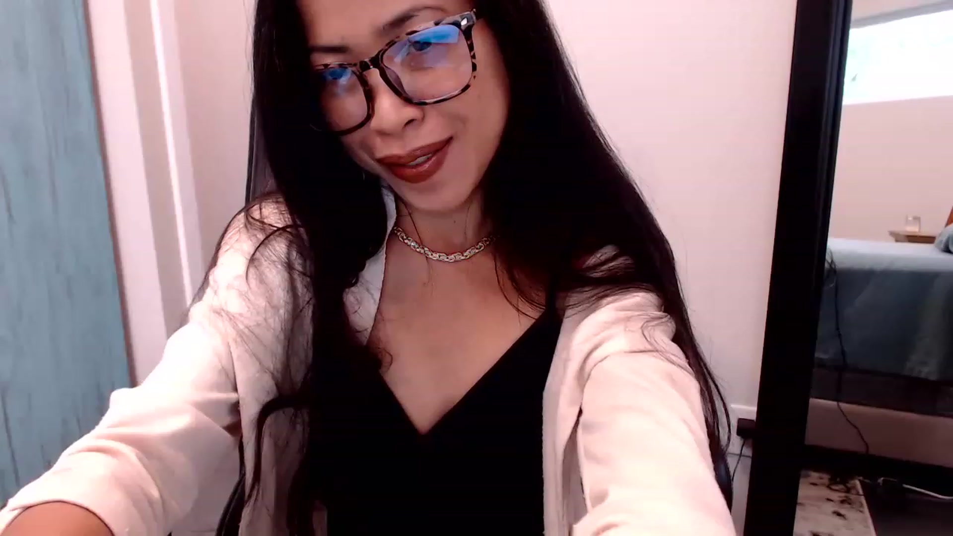 Gallery image thumbnail from Lil__bit's myfreecams stream on, 03/21/2023, 15:43 image 1 of 20