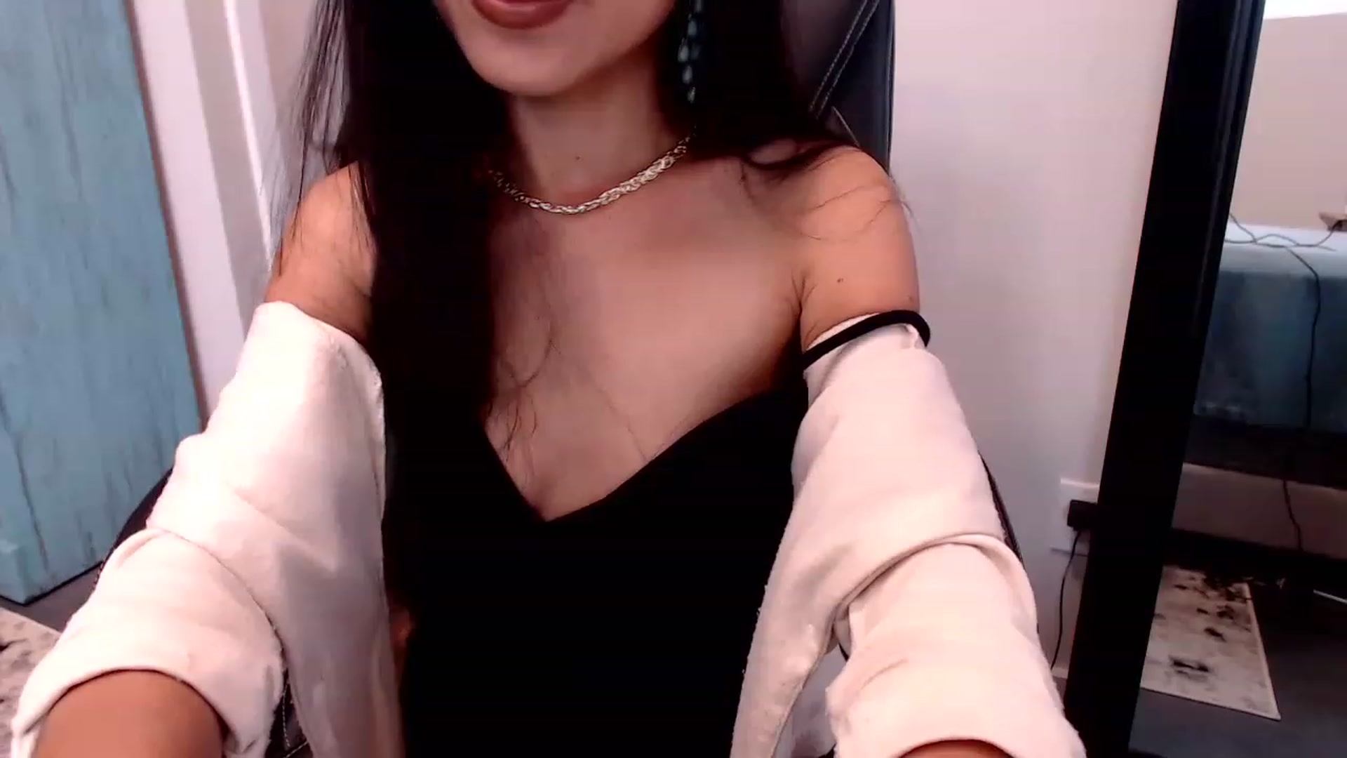 Gallery image thumbnail from Lil__bit's myfreecams stream on, 03/21/2023, 15:43 image 19 of 20