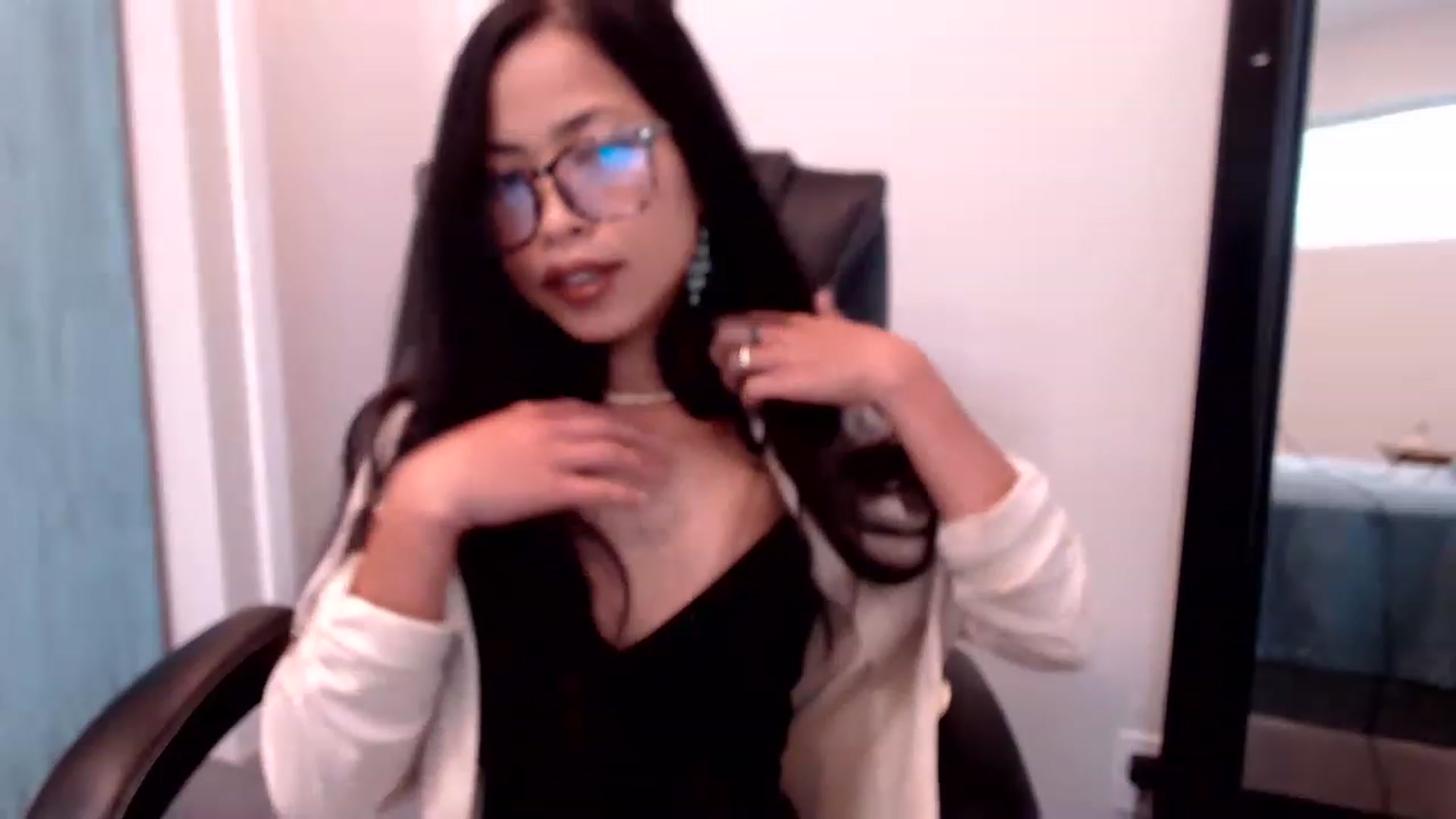 Gallery image thumbnail from Lil__bit's myfreecams stream on, 03/21/2023, 15:43 image 12 of 20