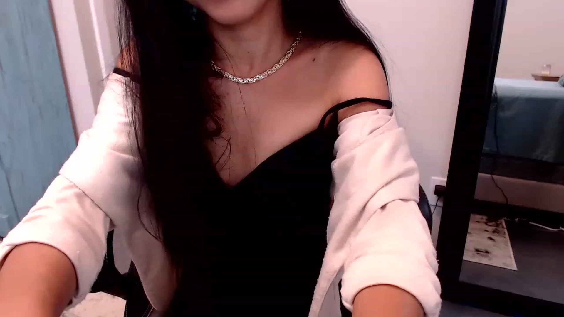 Gallery image thumbnail from Lil__bit's myfreecams stream on, 03/21/2023, 15:43 image 5 of 20