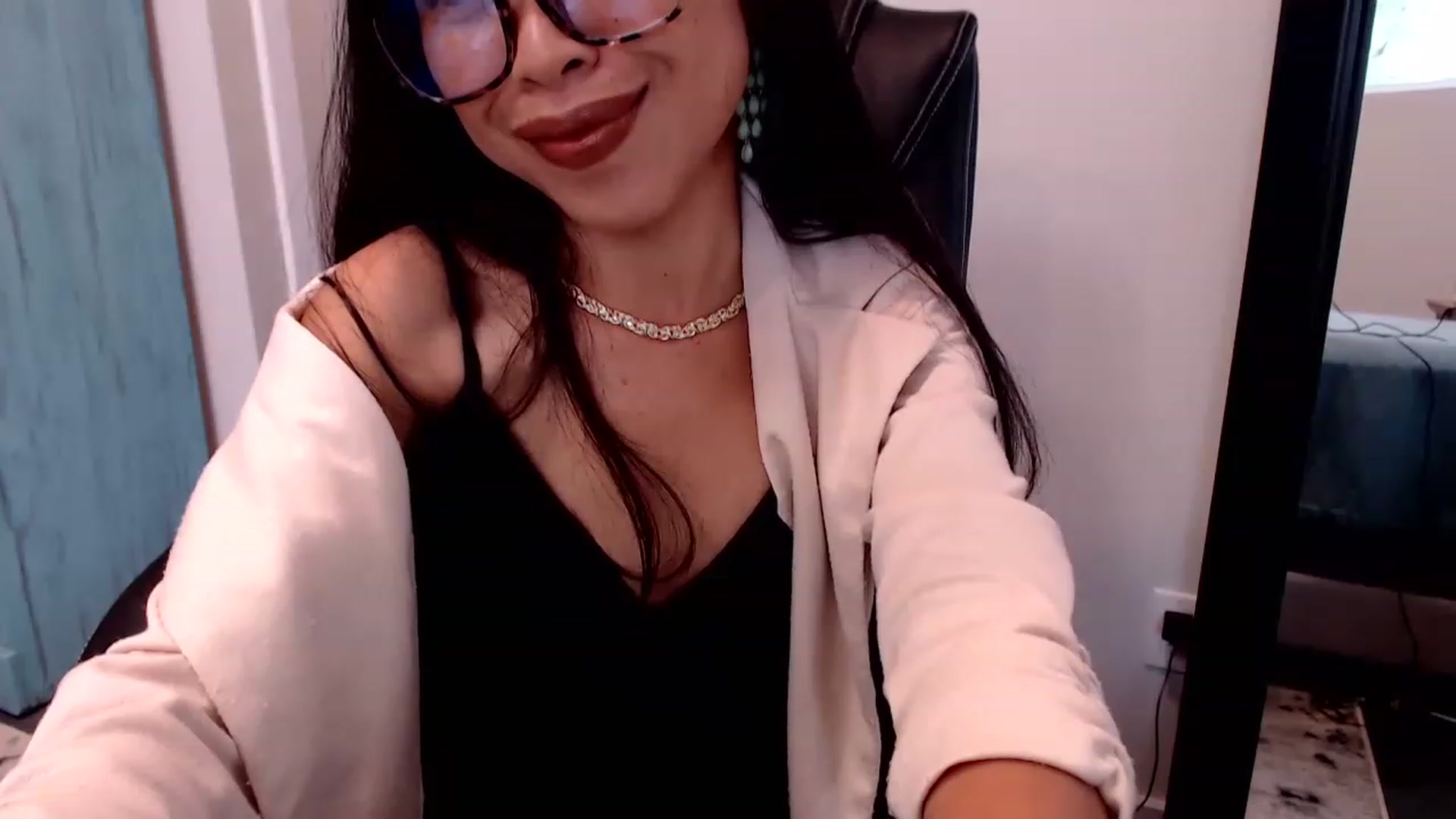 Gallery image thumbnail from Lil__bit's myfreecams stream on, 03/21/2023, 15:43 image 13 of 20