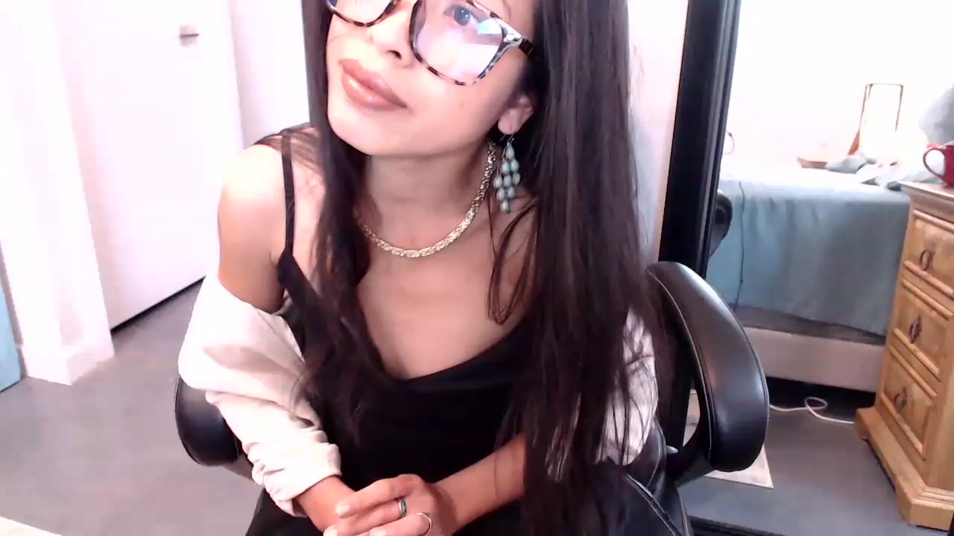 Gallery image thumbnail from Lil__bit's myfreecams stream on, 03/21/2023, 18:56 image 3 of 20