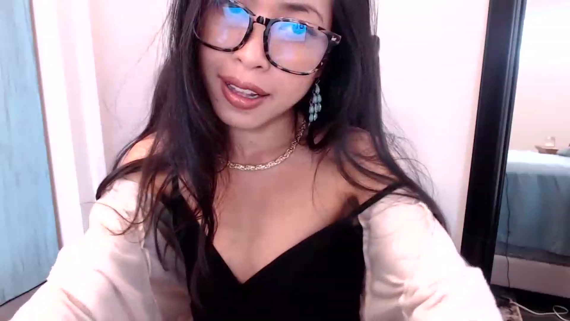 Gallery image thumbnail from Lil__bit's myfreecams stream on, 03/21/2023, 18:56 image 11 of 20