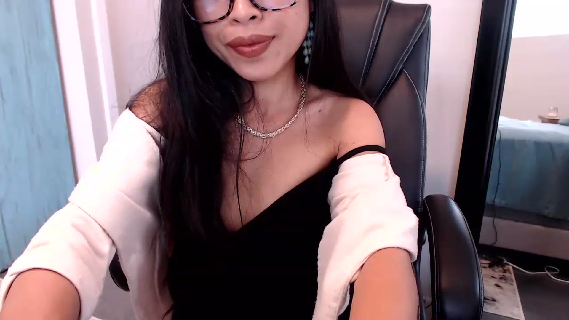 Gallery image thumbnail from Lil__bit's myfreecams stream on, 03/21/2023, 18:56 image 19 of 20