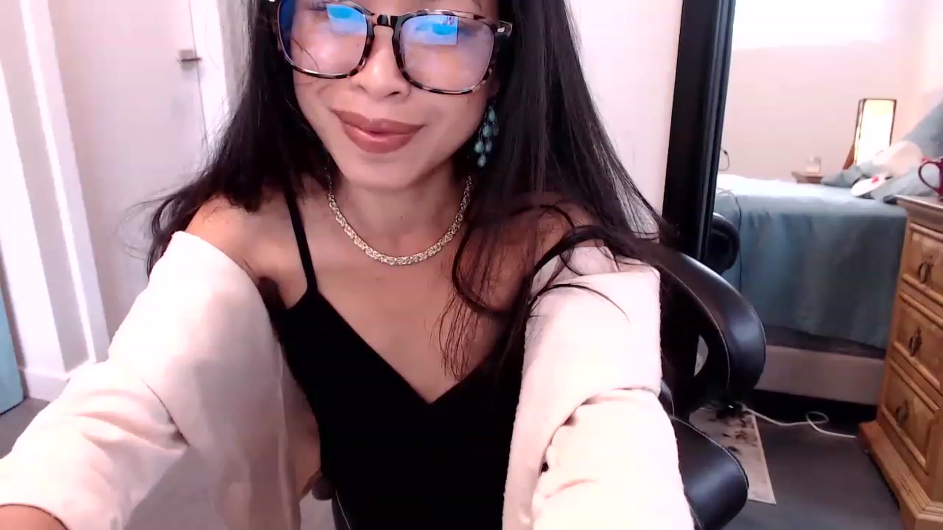 Gallery image thumbnail from Lil__bit's myfreecams stream on, 03/21/2023, 18:56 image 2 of 20