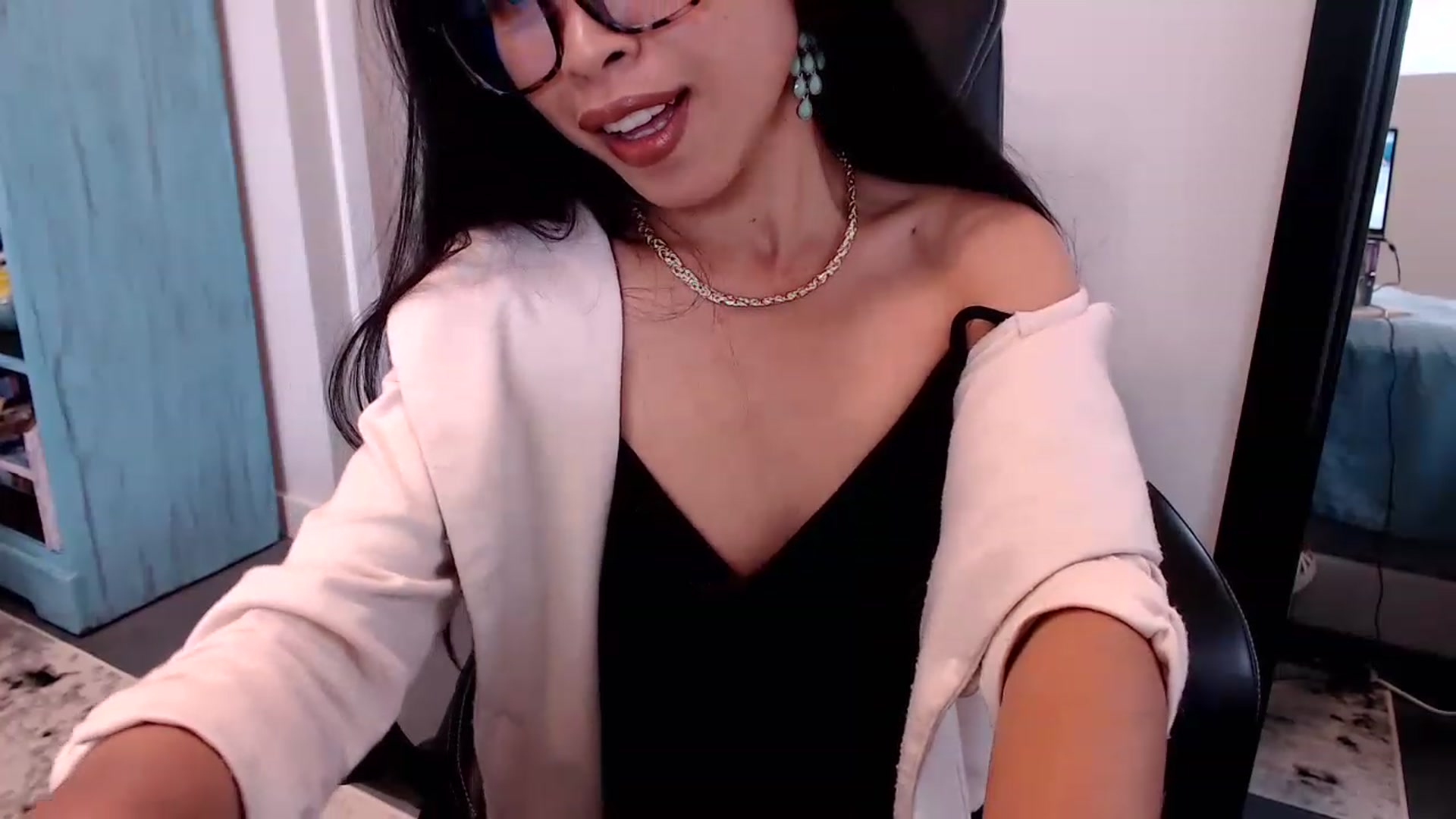 Gallery image thumbnail from Lil__bit's myfreecams stream on, 03/21/2023, 18:56 image 7 of 20