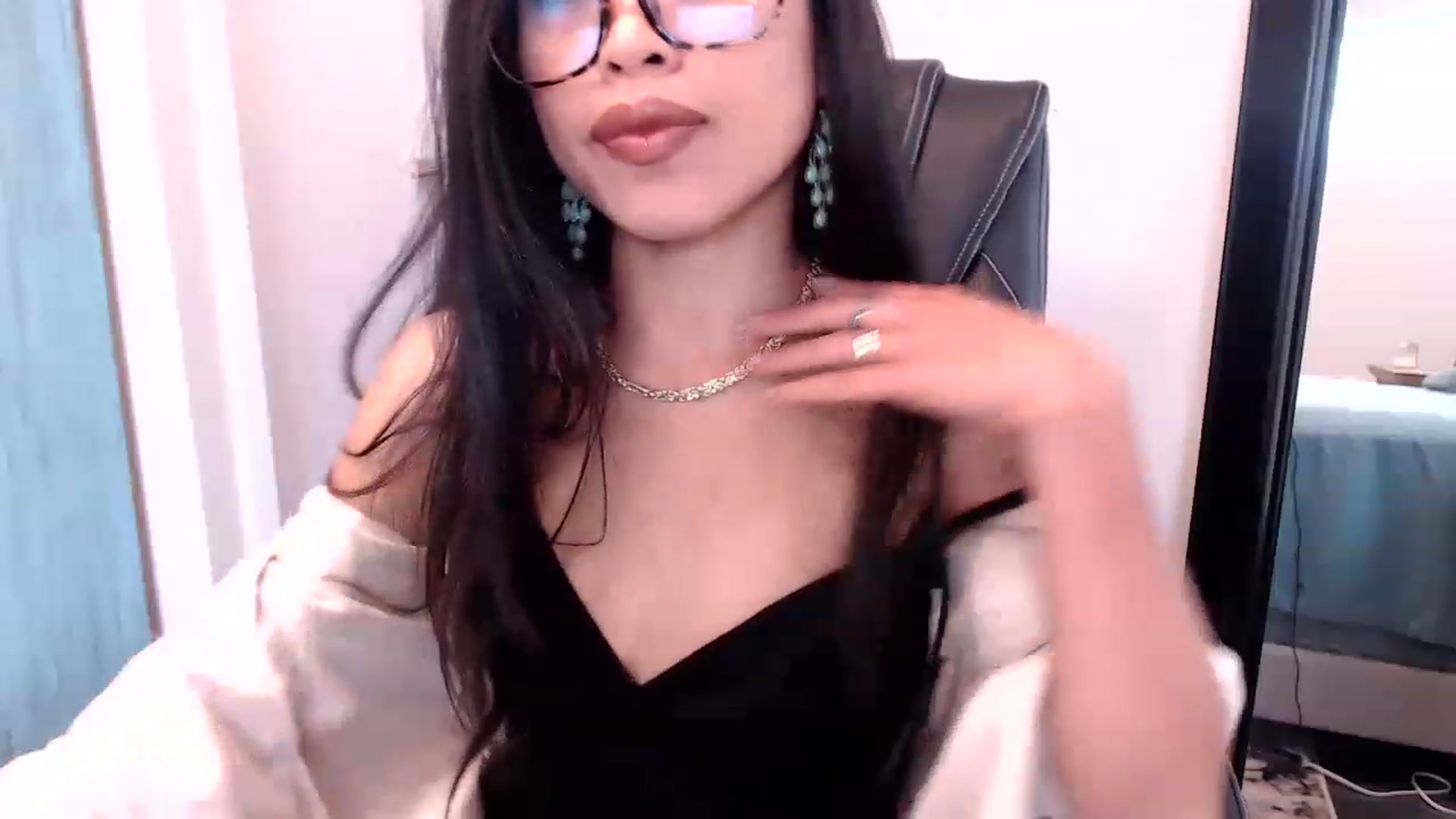 Gallery image thumbnail from Lil__bit's myfreecams stream on, 03/21/2023, 18:56 image 16 of 20